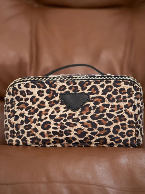 Сумки WeLassie модель shkrqna-zhnocha-kosmetichka-paula-svtlij-leopard Фото