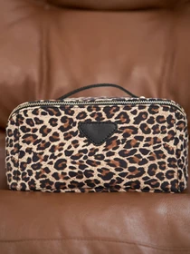 Сумки WeLassie модель shkrqna-zhnocha-kosmetichka-paula-svtlij-leopard Фото