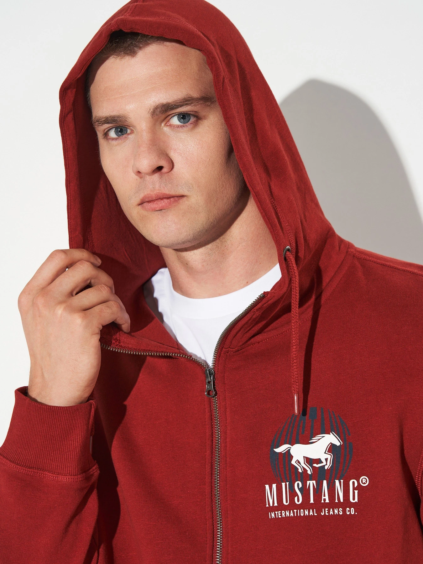 Худі та світшоти Mustang Jeans Brian Zip- Hood модель 1014163 Худі та світшоти Mustang Jeans Brian Zip- Hood модель 1014163 Фото