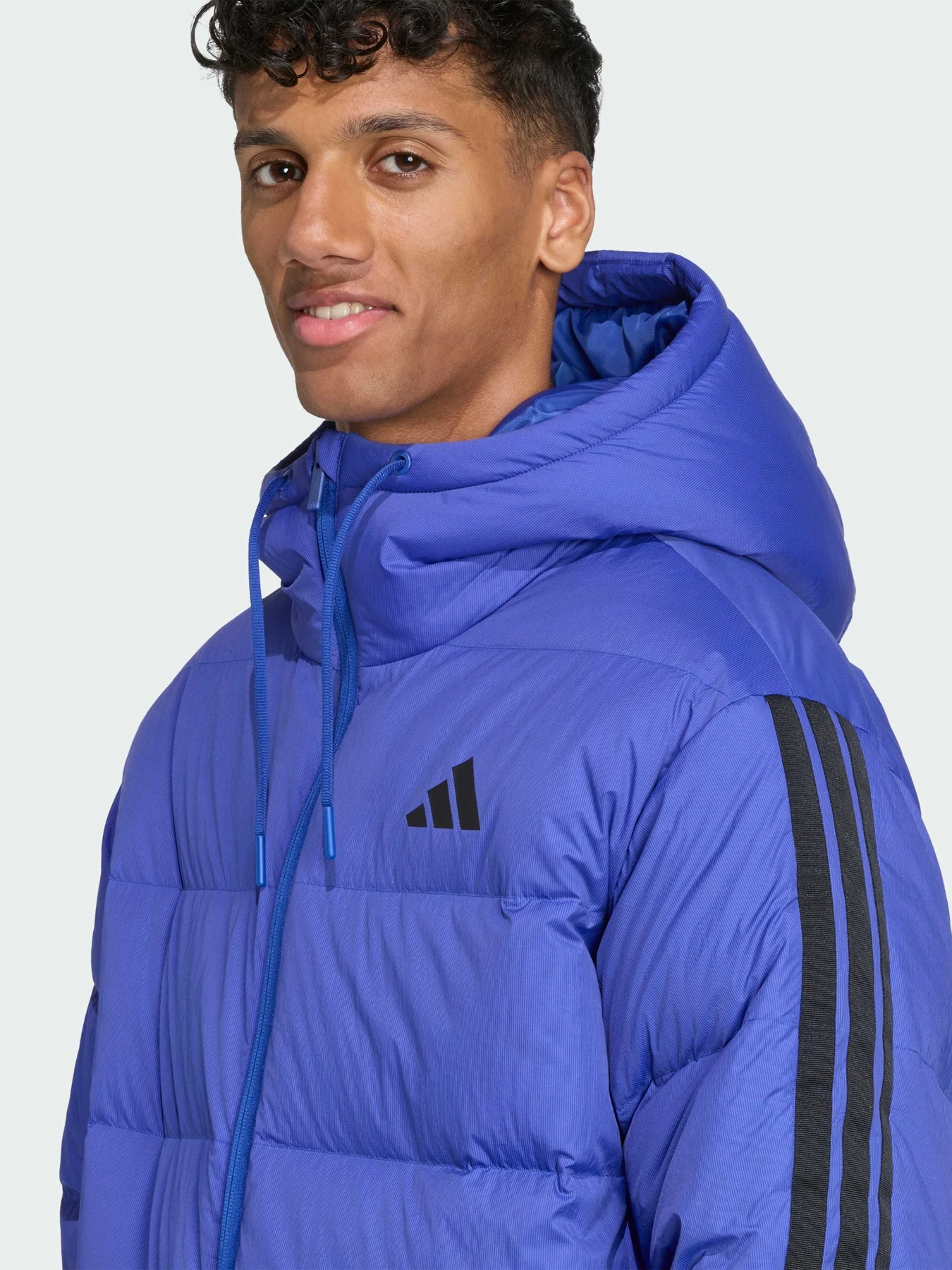Куртки и дубленки Adidas модель JW9099 Куртки и дубленки Adidas модель JW9099 Фото