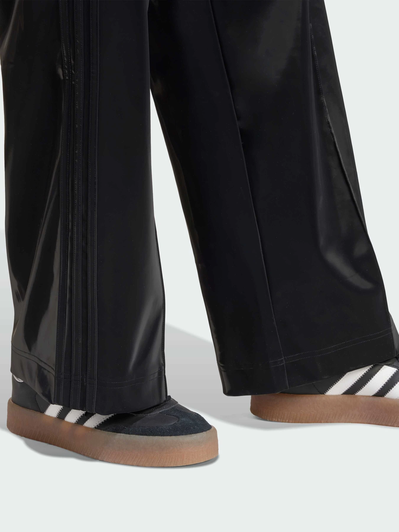 Брюки Adidas Adicolor модель JV7503 Брюки Adidas Adicolor модель JV7503 Фото
