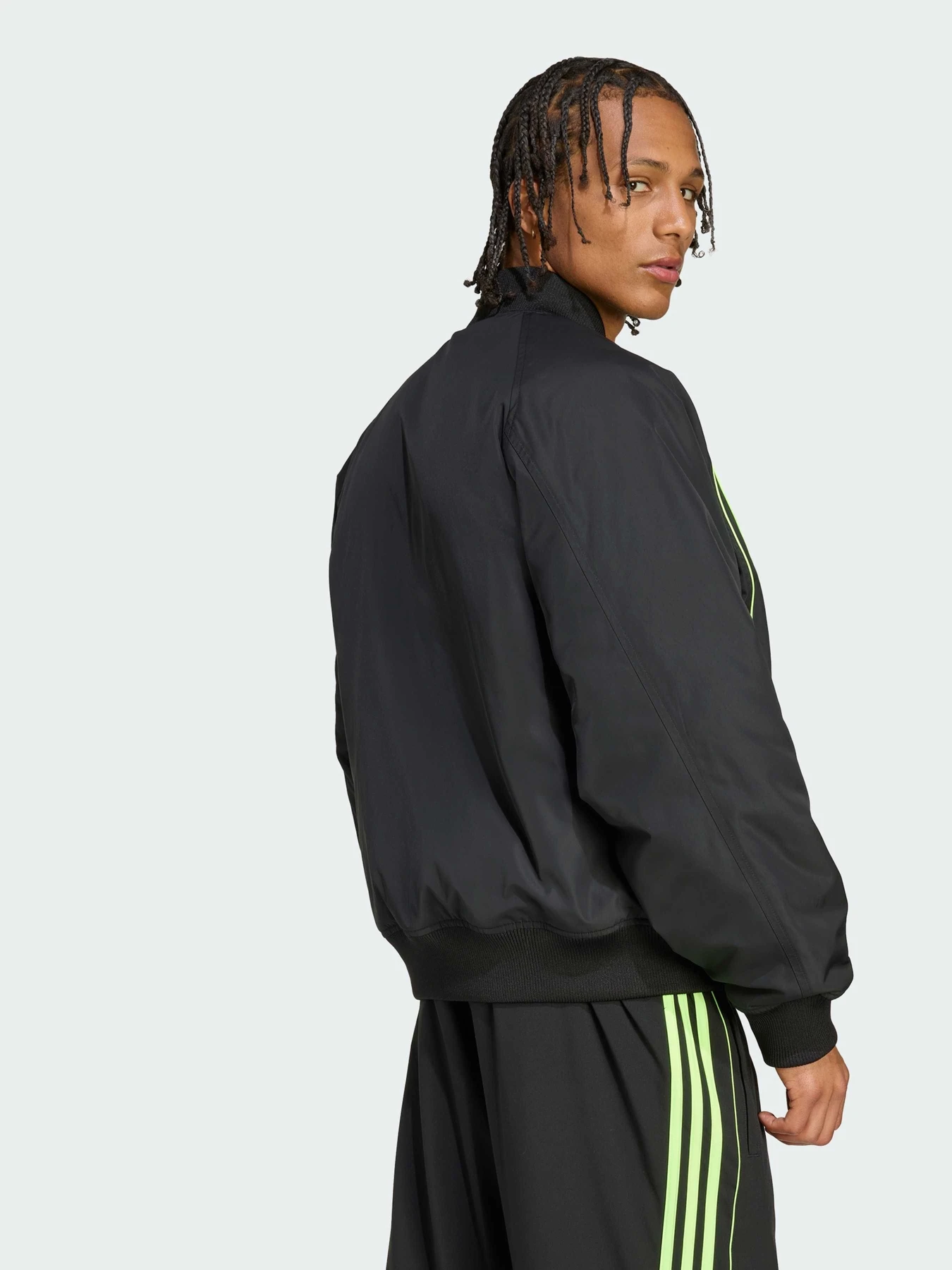 Куртки и дубленки Adidas модель JX4082 Куртки и дубленки Adidas модель JX4082 Фото