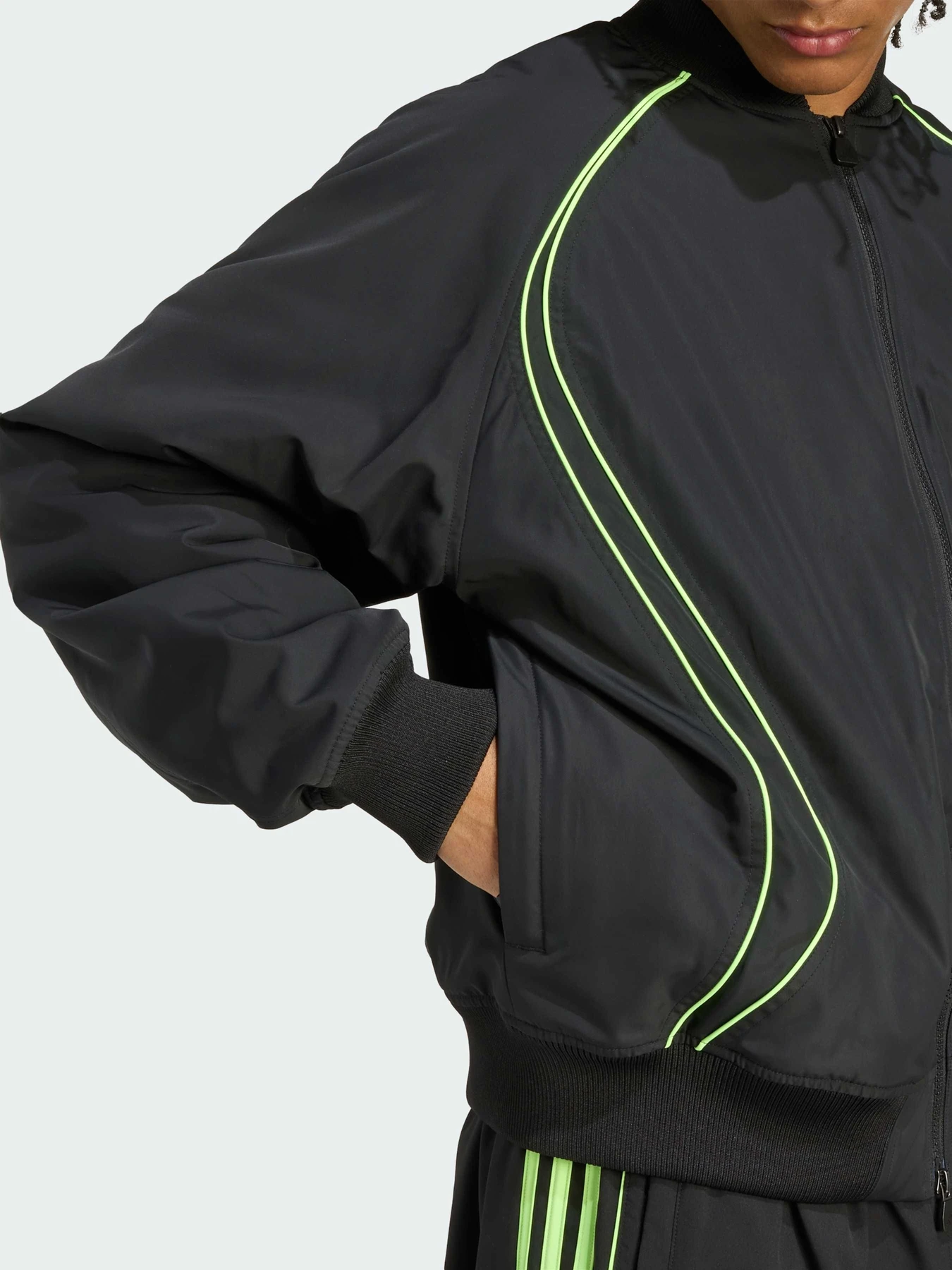 Куртки и дубленки Adidas модель JX4082 Куртки и дубленки Adidas модель JX4082 Фото
