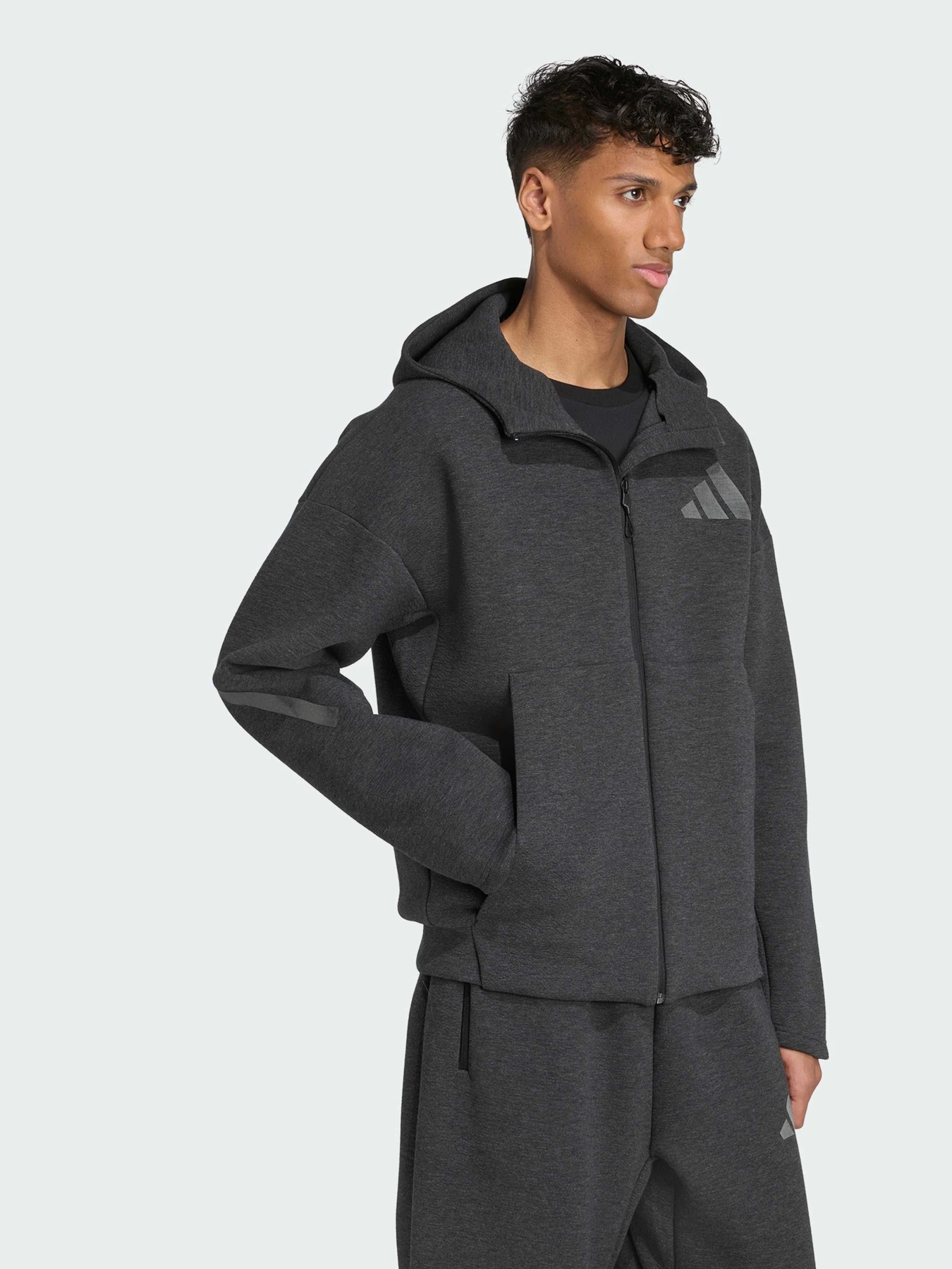 Худи и свитшоты Adidas ZNE модель JM6055 Фото