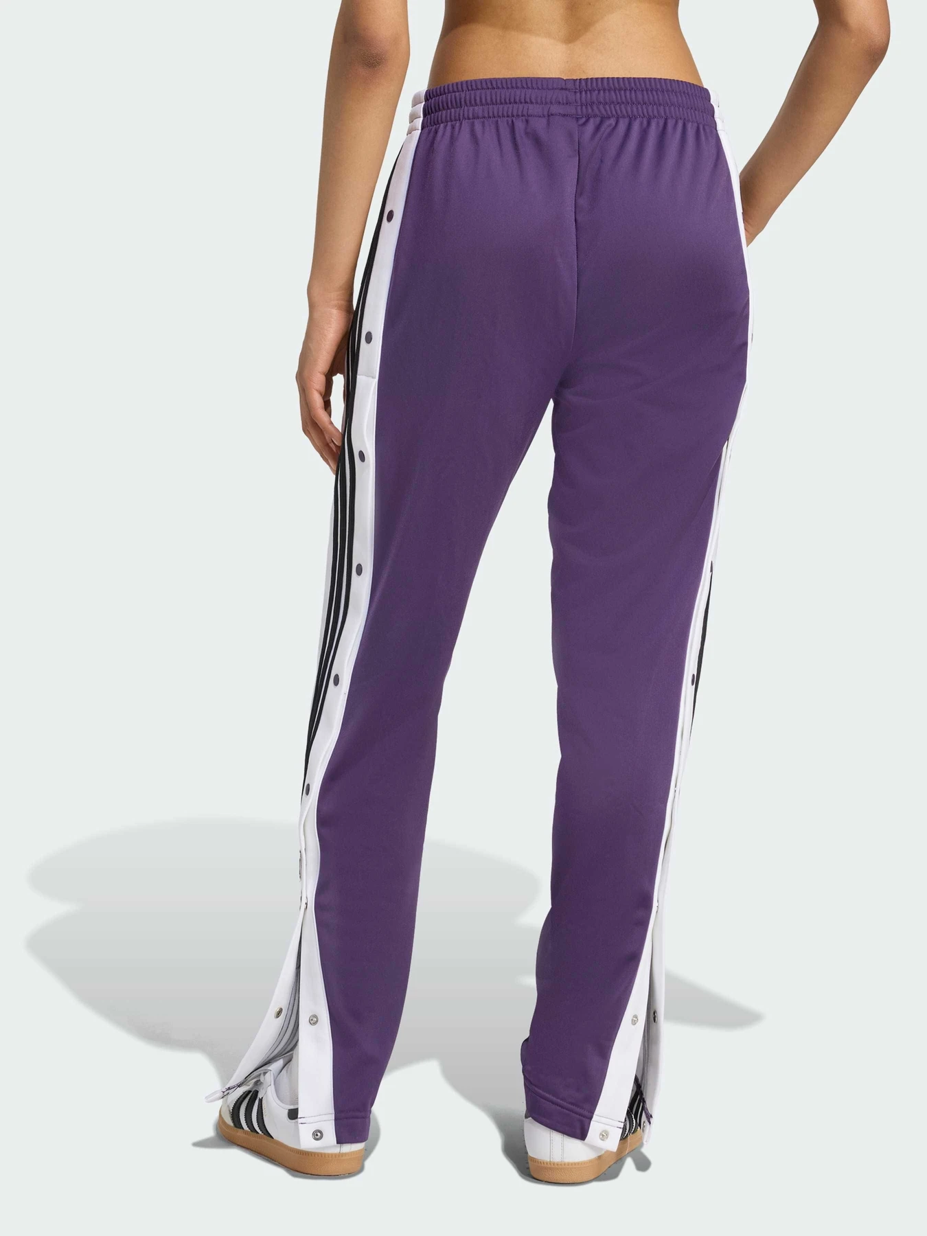 Брюки Adidas Adicolor модель JV7516 Брюки Adidas Adicolor модель JV7516 Фото