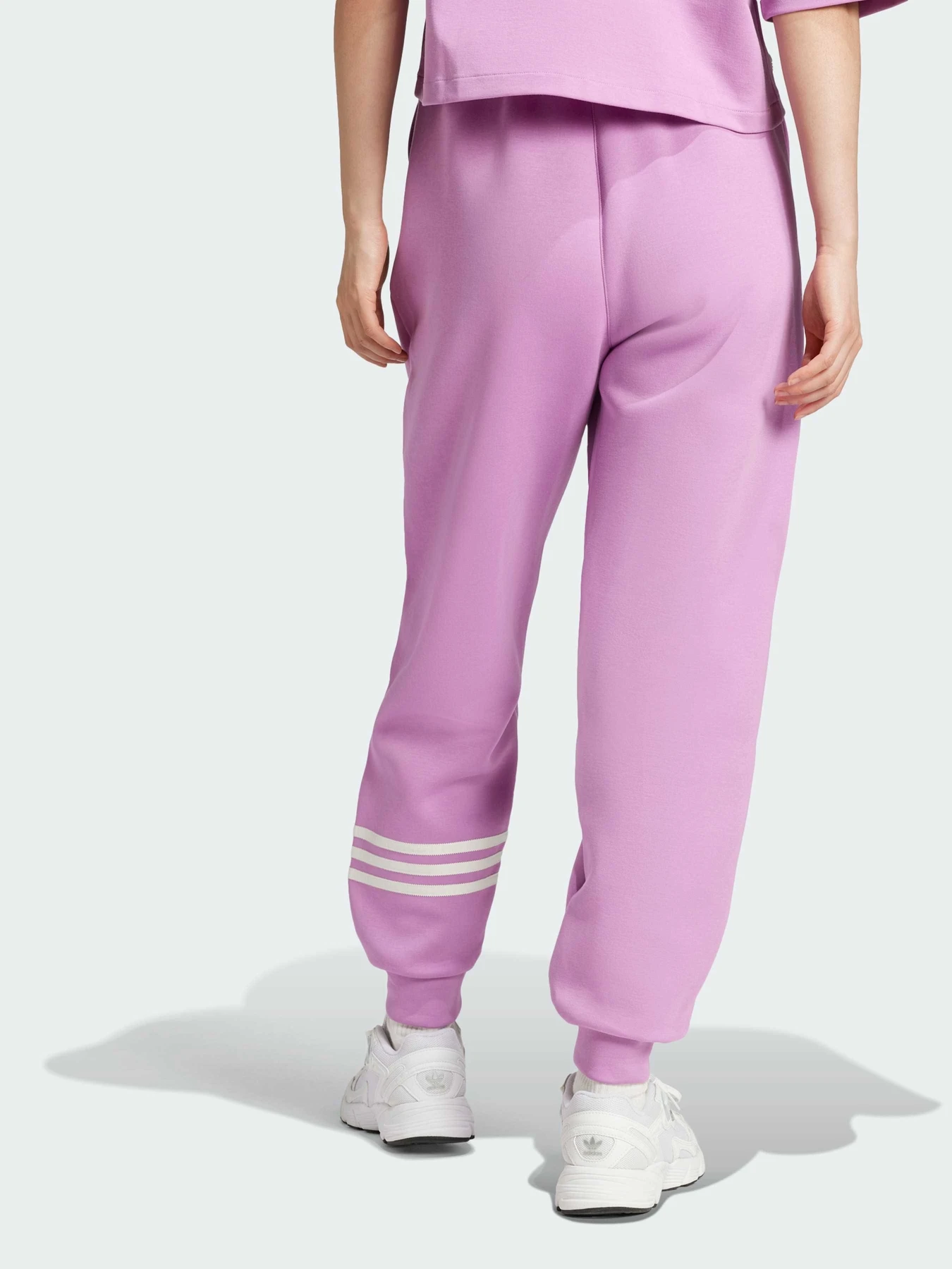 Брюки Adidas модель IW8028 Брюки Adidas модель IW8028 Фото