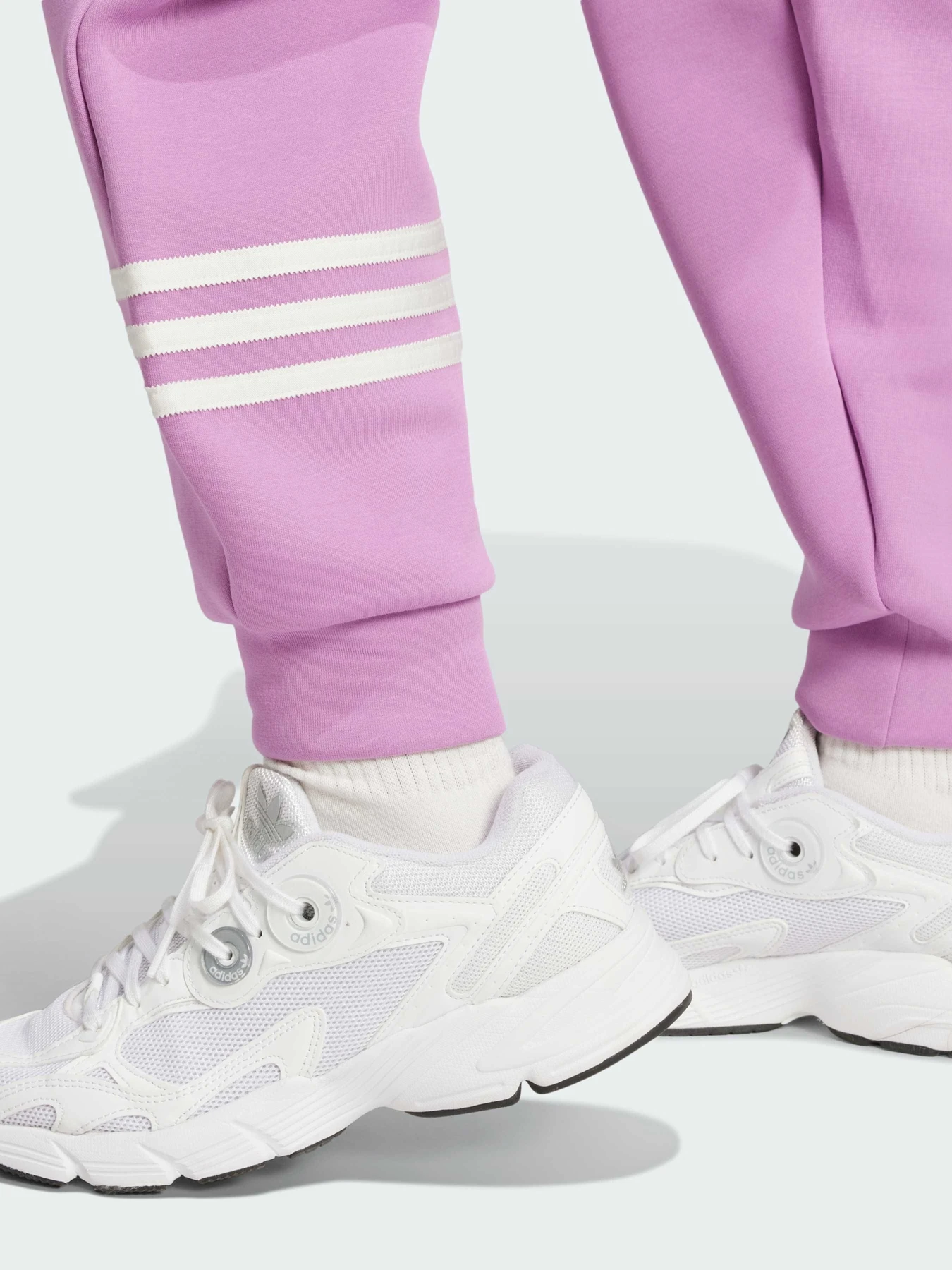 Брюки Adidas модель IW8028 Брюки Adidas модель IW8028 Фото