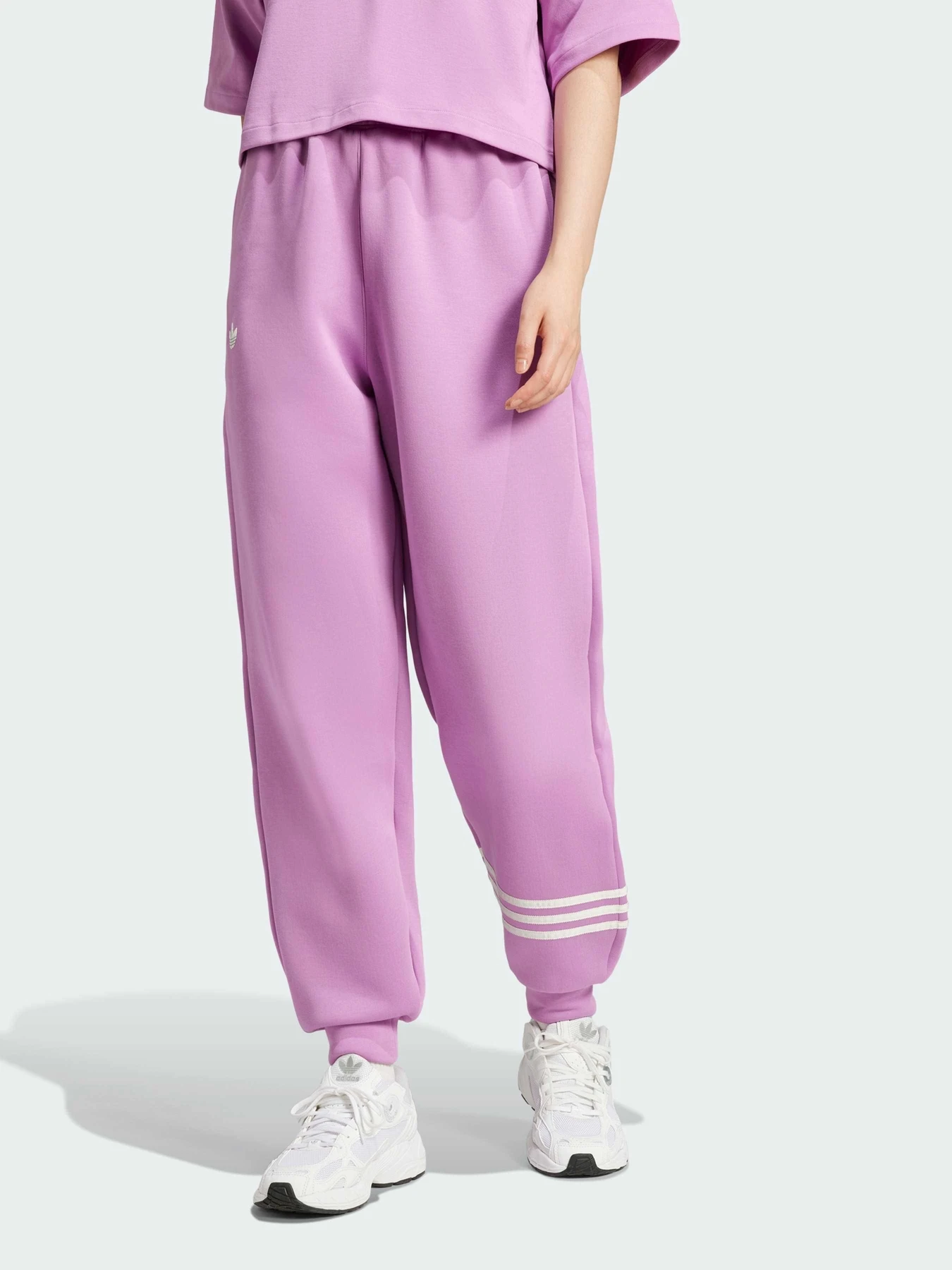 Брюки Adidas модель IW8028 Брюки Adidas модель IW8028 Фото