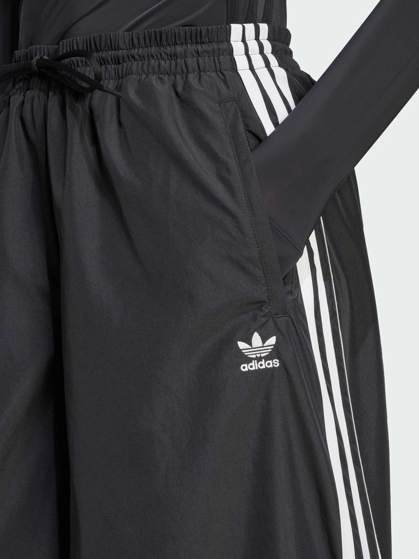Брюки Adidas Superstar модель JD3390 Брюки Adidas Superstar модель JD3390 Фото