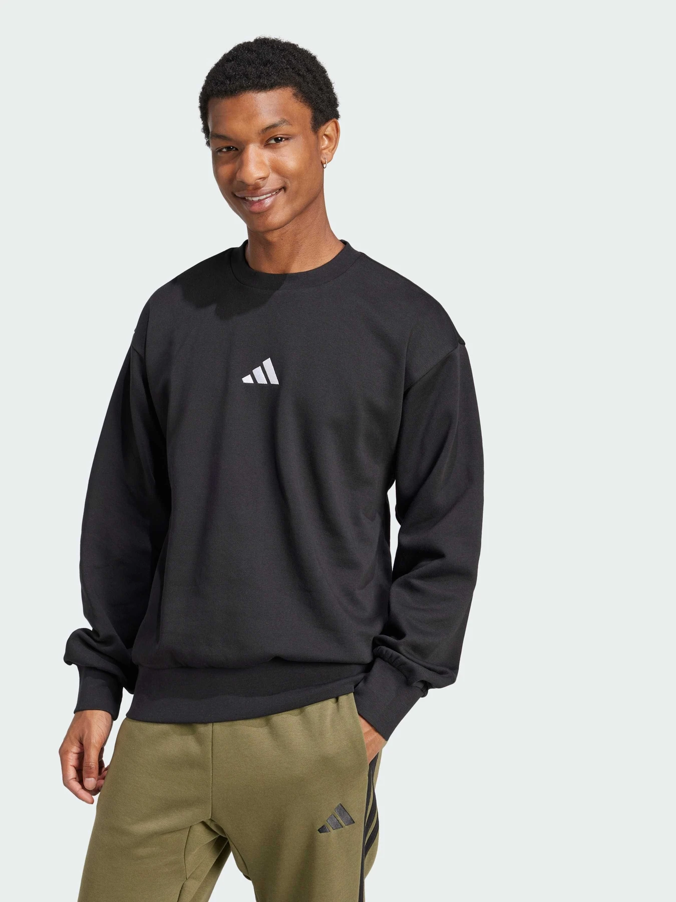 Худи и свитшоты Adidas модель JE3794 Худи и свитшоты Adidas модель JE3794 Фото
