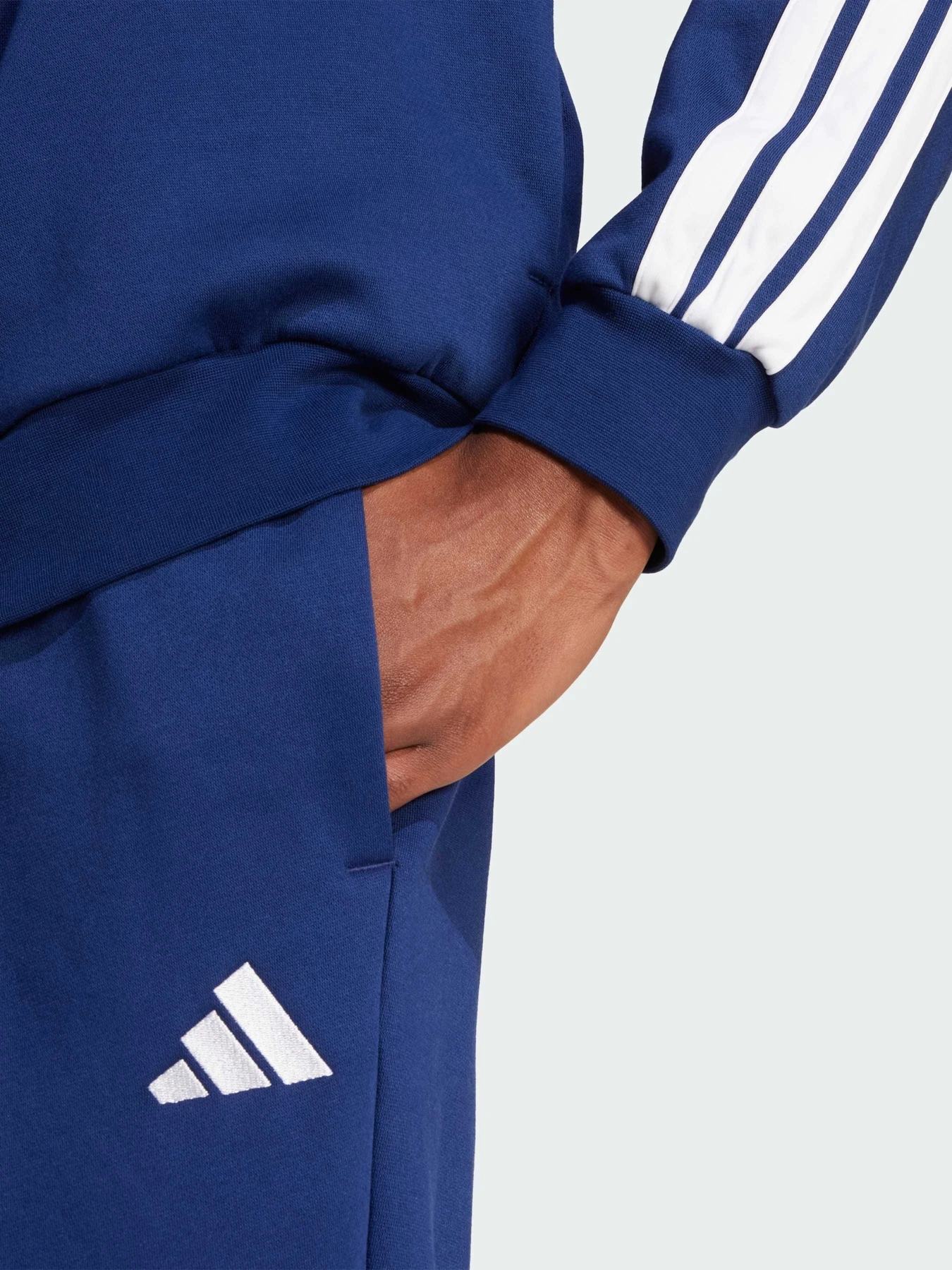 Костюмы Adidas модель JI8882 Костюмы Adidas модель JI8882 Фото