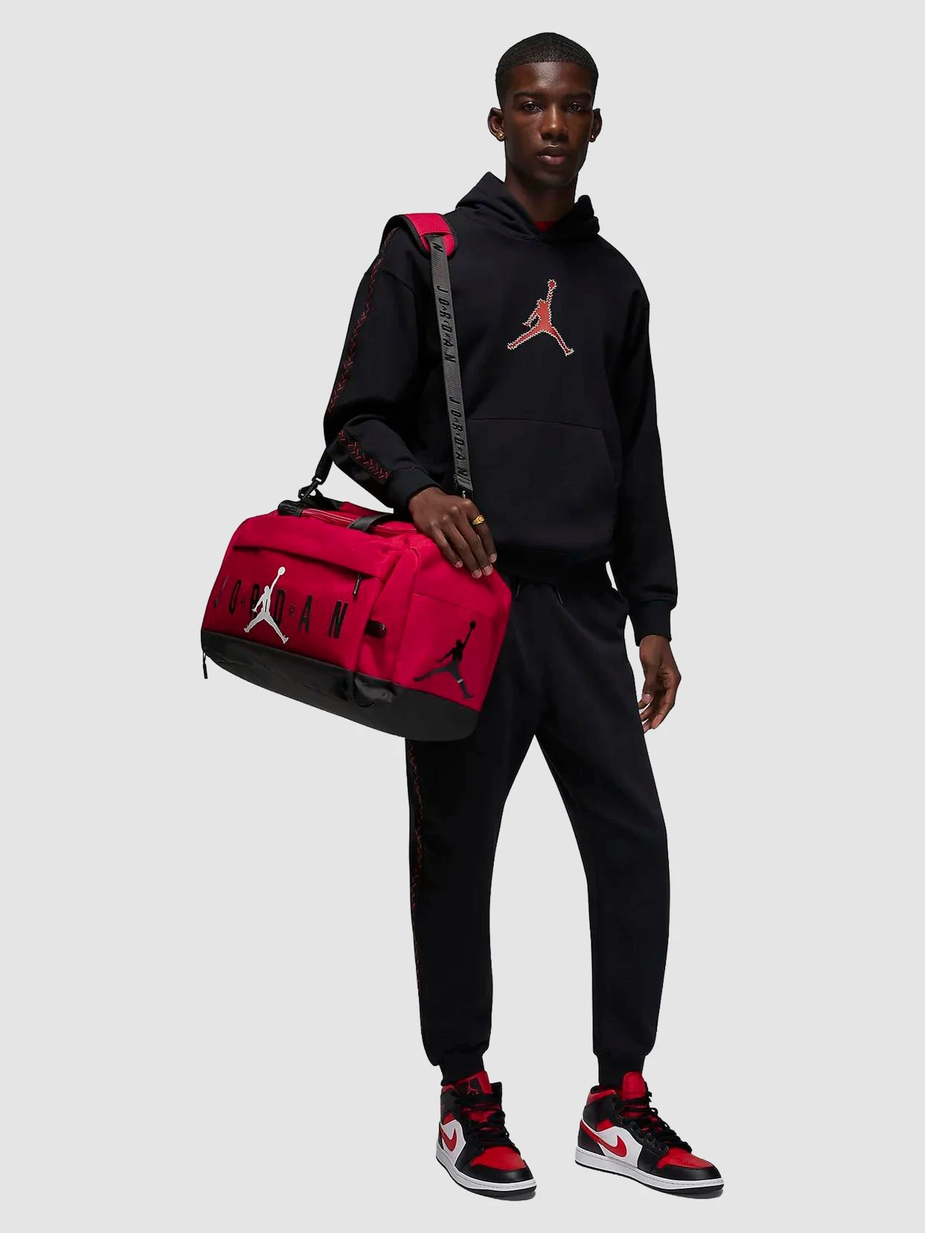 Сумки Jordan Air Velocity Duffle Bag модель SM0920-R78 Сумки Jordan Air Velocity Duffle Bag модель SM0920-R78 Фото