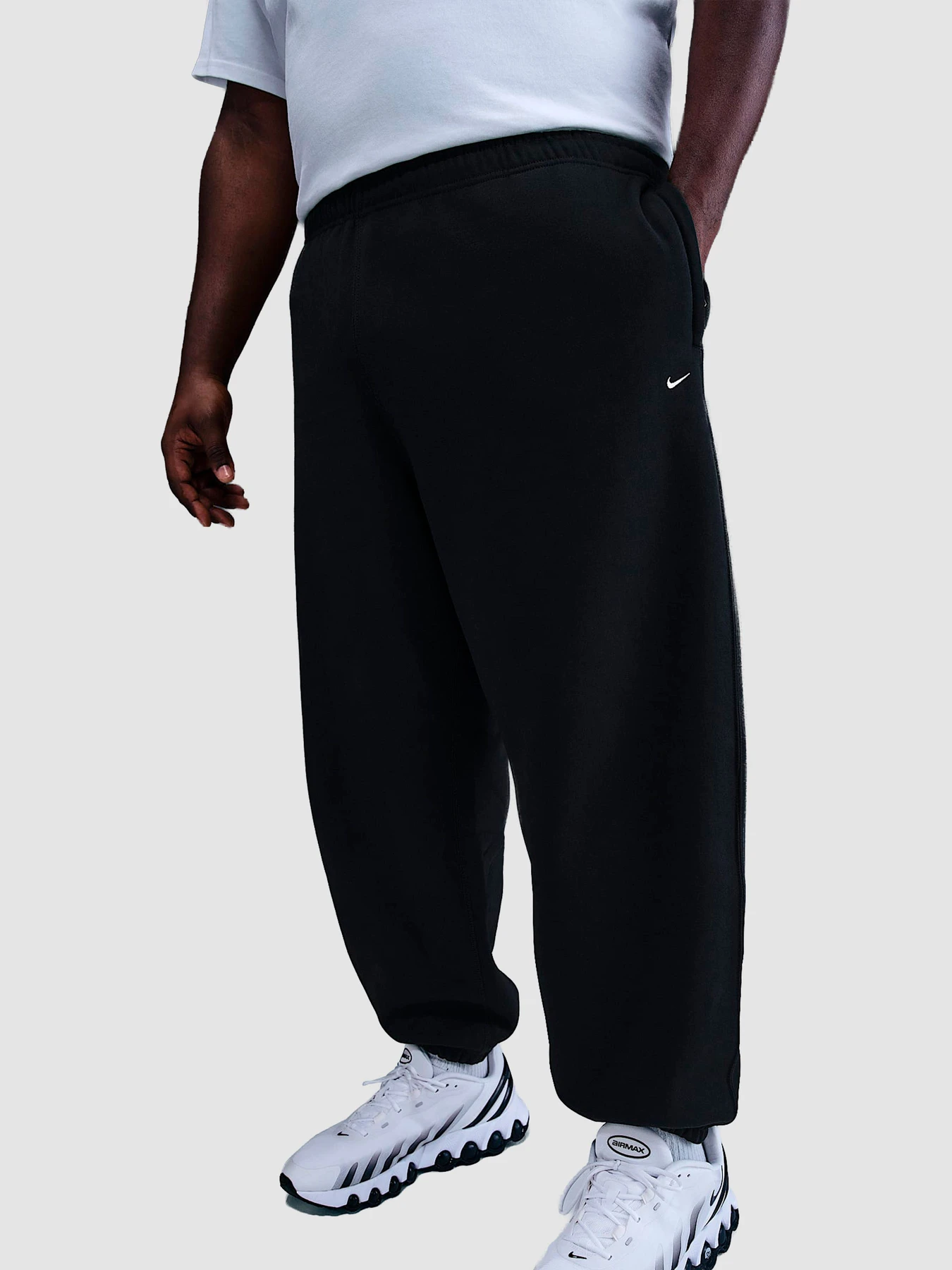 Брюки NIKE Solo Swoosh Cuffed Fleece модель HV1088-010 Фото