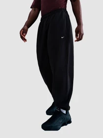 Брюки NIKE Solo Swoosh Cuffed Fleece модель HV1088-010 Фото