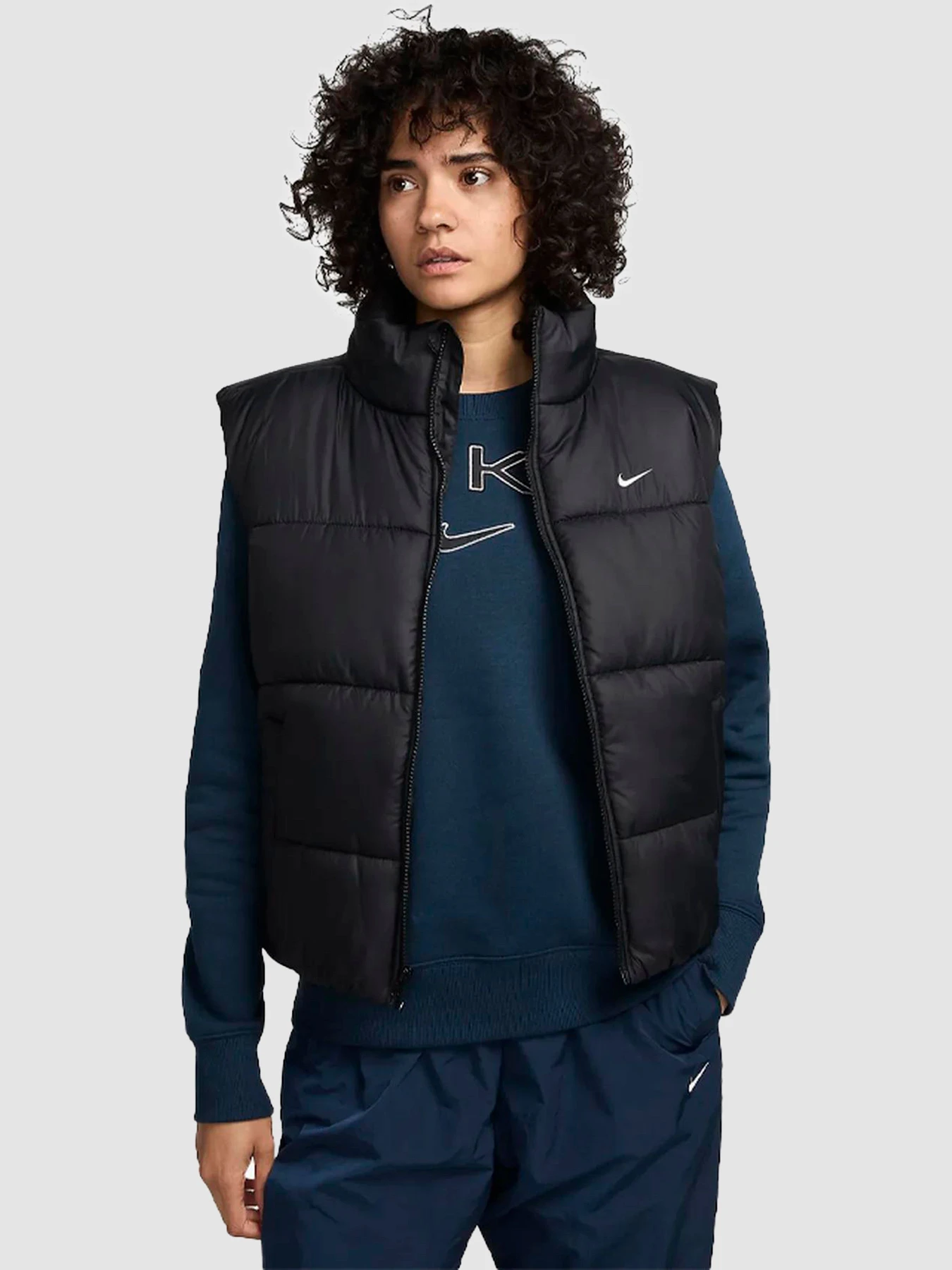 Куртки та дублянки NIKE W Nsw Tf Synfl Clsc модель FZ5922-010 Куртки та дублянки NIKE W Nsw Tf Synfl Clsc модель FZ5922-010 Фото