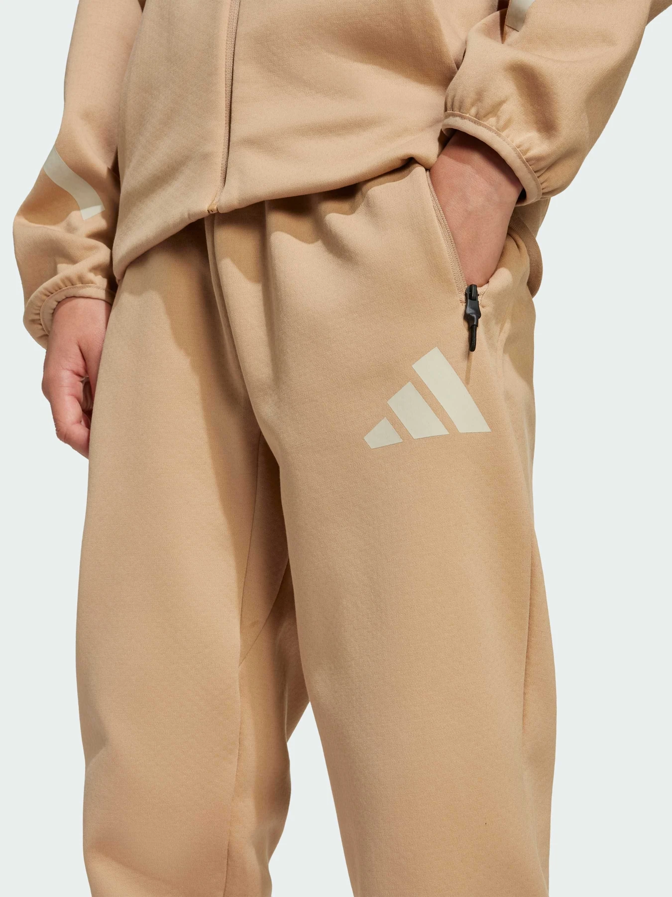 Штани Adidas ZNE модель JW4002 Штани Adidas ZNE модель JW4002 Фото