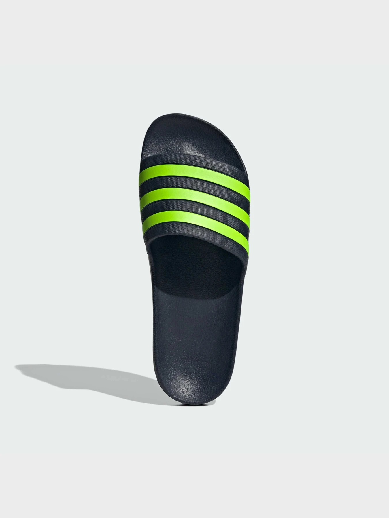 Шлёпанцы Adidas Adilette модель IE8915 Шлёпанцы Adidas Adilette модель IE8915 Фото