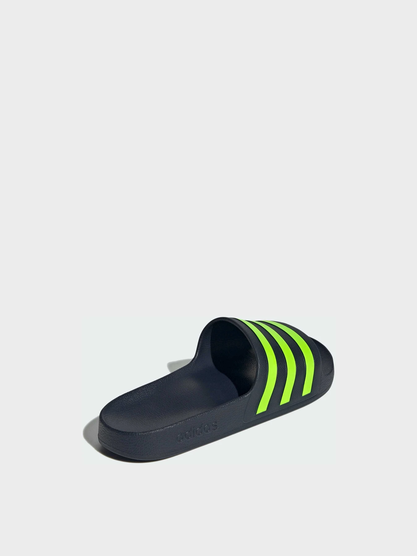 Шлёпанцы Adidas Adilette модель IE8915 Шлёпанцы Adidas Adilette модель IE8915 Фото