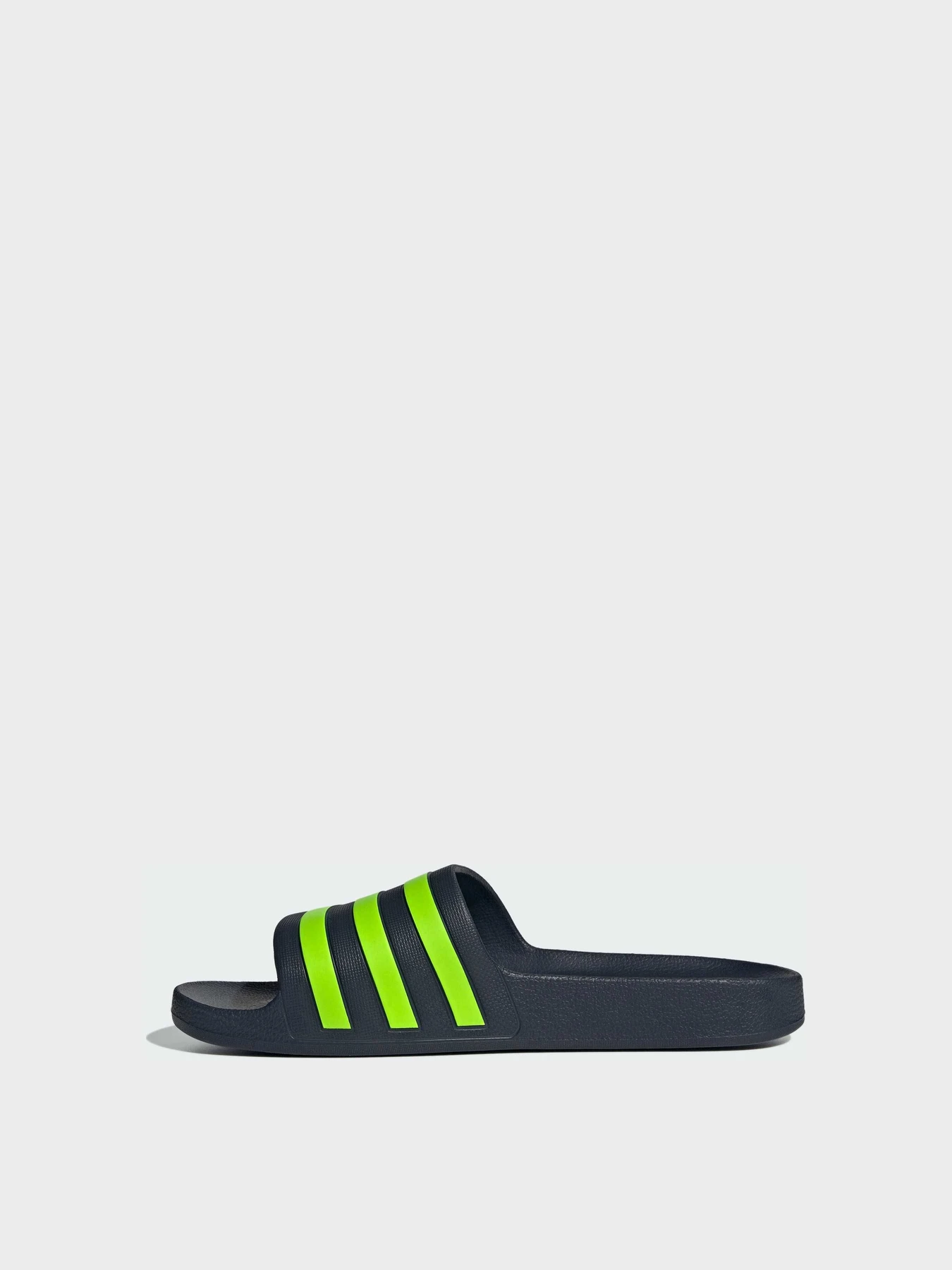 Шлёпанцы Adidas Adilette модель IE8915 Шлёпанцы Adidas Adilette модель IE8915 Фото