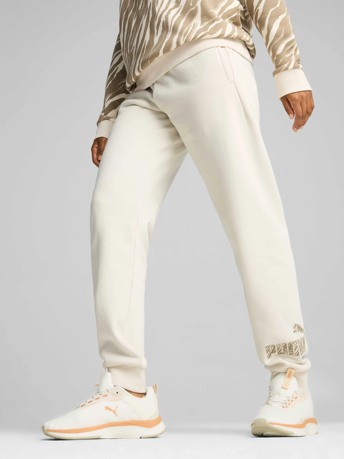 Штани PUMA Ess+ Animal Pants Fl модель 681496 Штани PUMA Ess+ Animal Pants Fl модель 681496 Фото