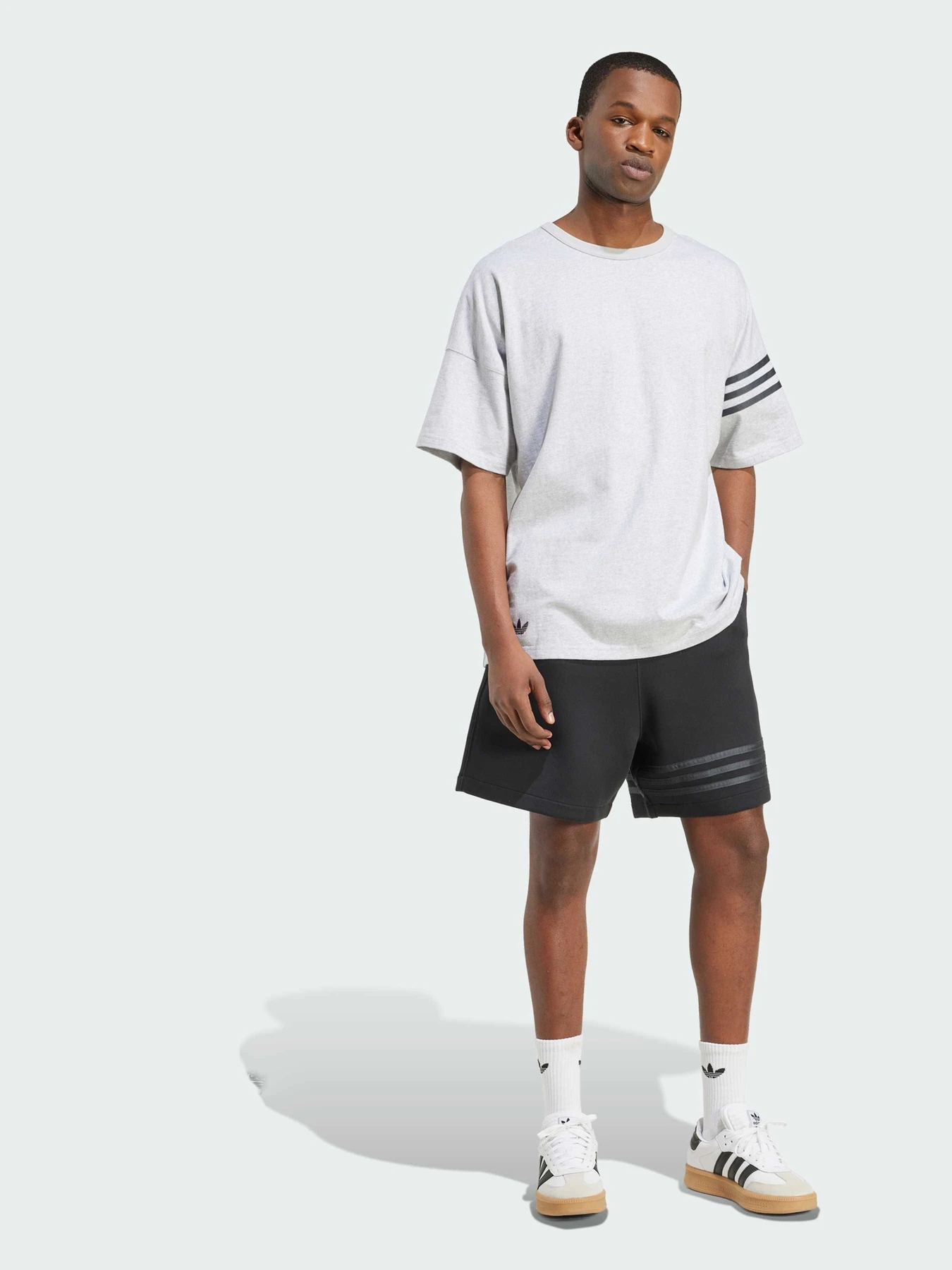 Футболки і поло Adidas Adicolor модель HZ3699 Футболки і поло Adidas Adicolor модель HZ3699 Фото
