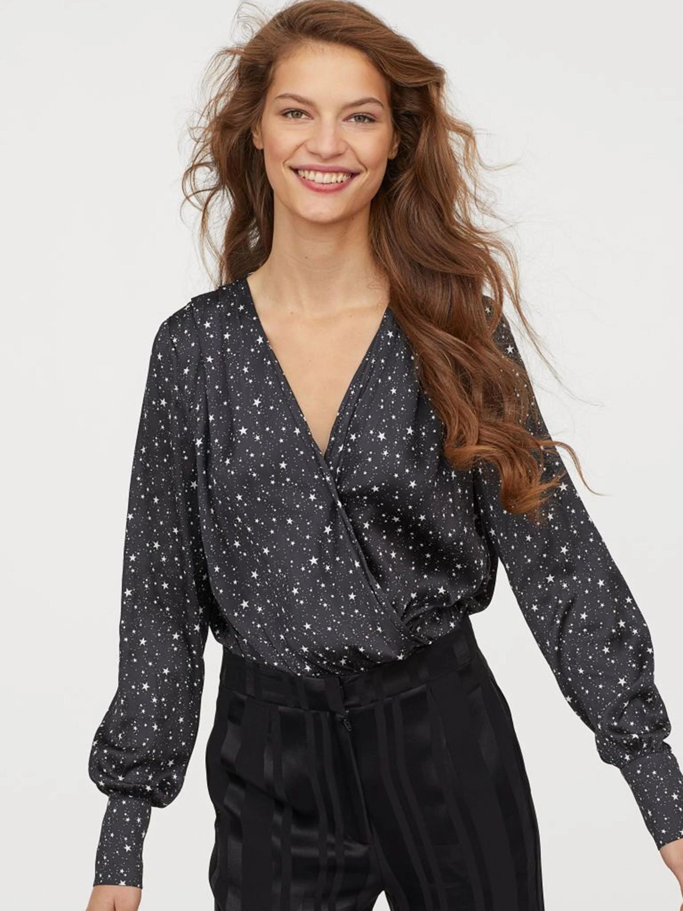 Сорочки H&M модель 6886419RP3_черный в звезды Фото