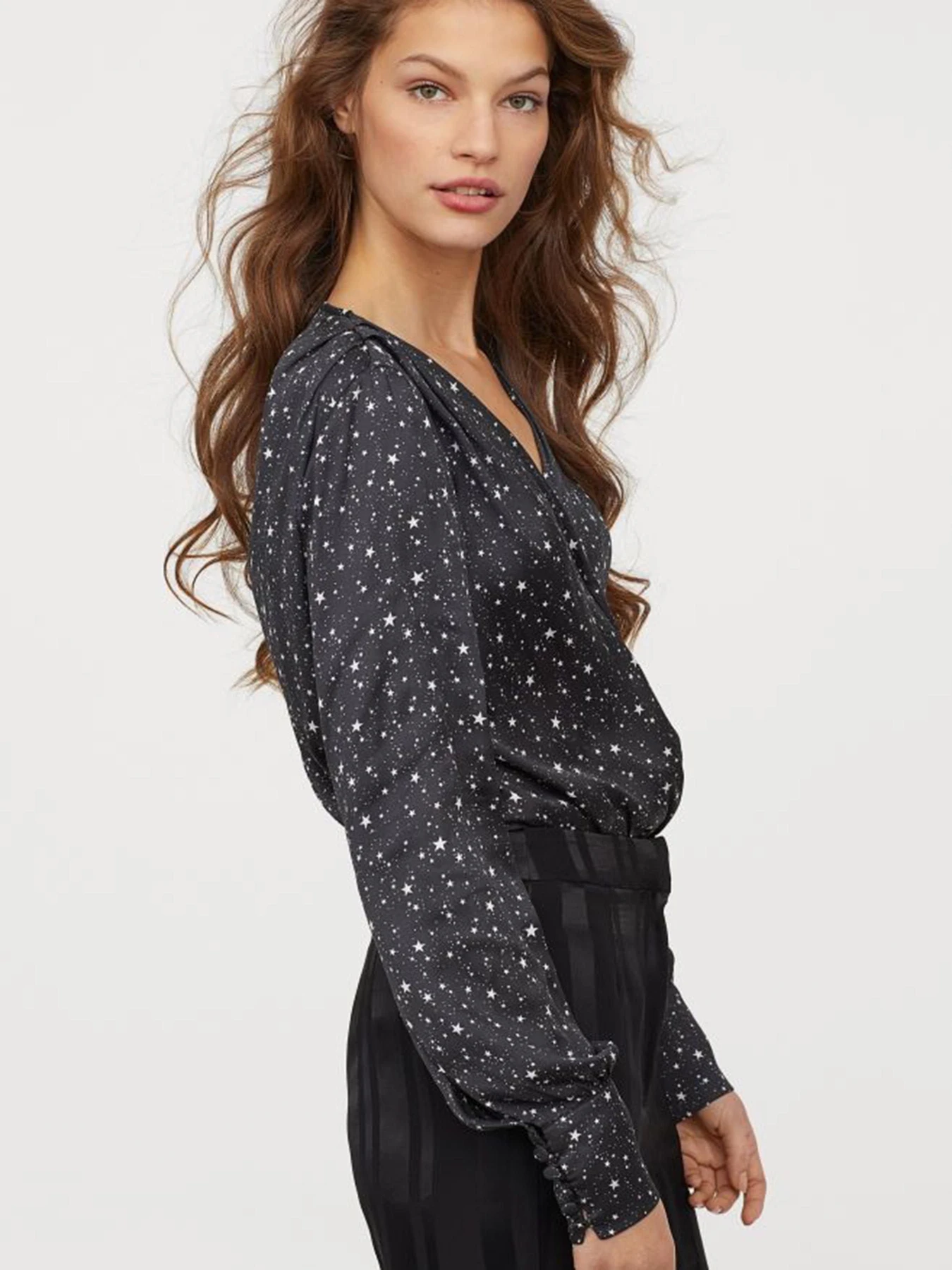 Сорочки H&M модель 6886419RP3_черный в звезды Фото