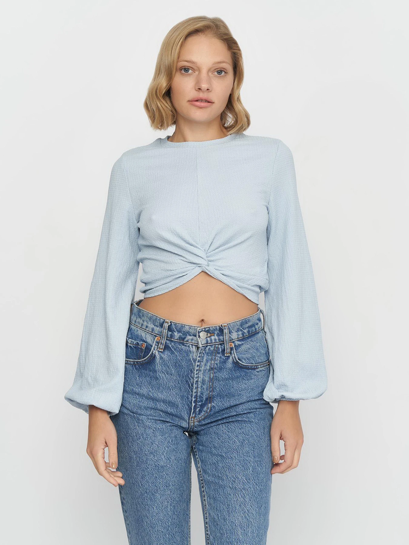 Сорочки Monki модель 8784922abr_Светло-голубой Фото