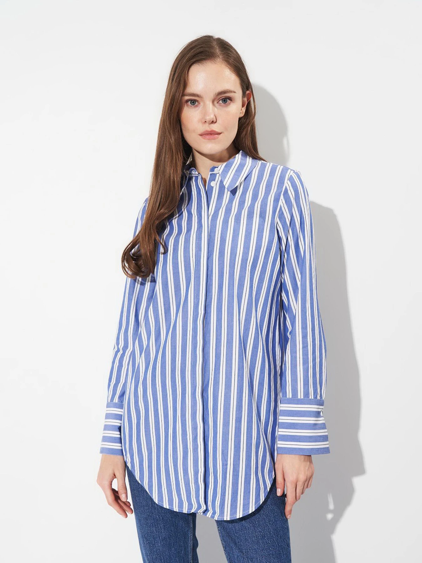Сорочки Monki модель 8852541wer_Сине-белый Фото