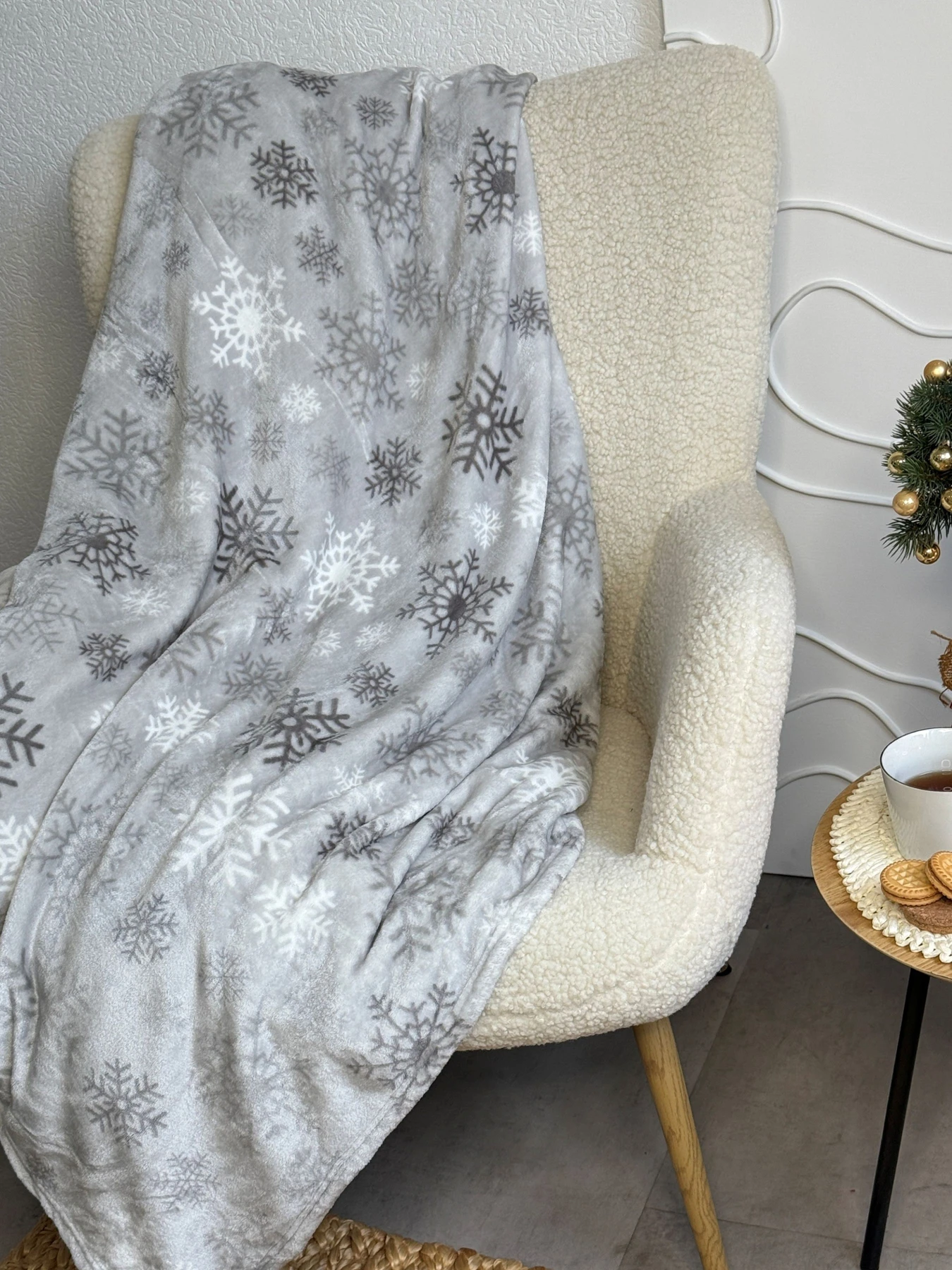 Покривало Well Soft новорічне зі сніжинками Ecotton модель 24180 Покривало Well Soft новорічне зі сніжинками Ecotton модель 24180 Фото