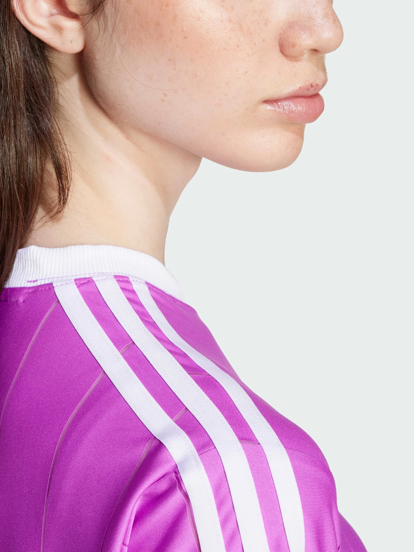 Футболки і поло Adidas Adicolor модель IY7225 Футболки і поло Adidas Adicolor модель IY7225 Фото