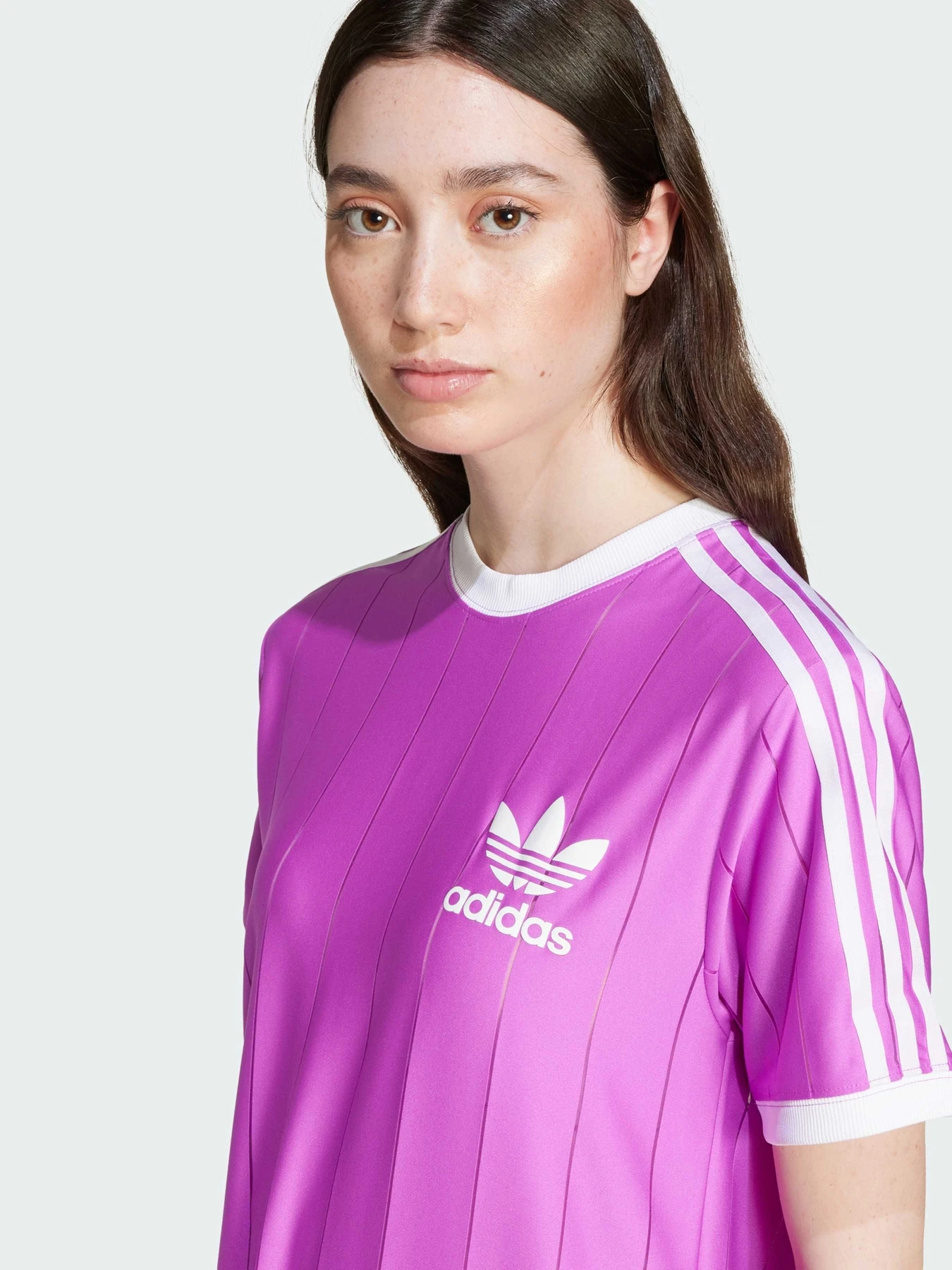 Футболки і поло Adidas Adicolor модель IY7225 Футболки і поло Adidas Adicolor модель IY7225 Фото