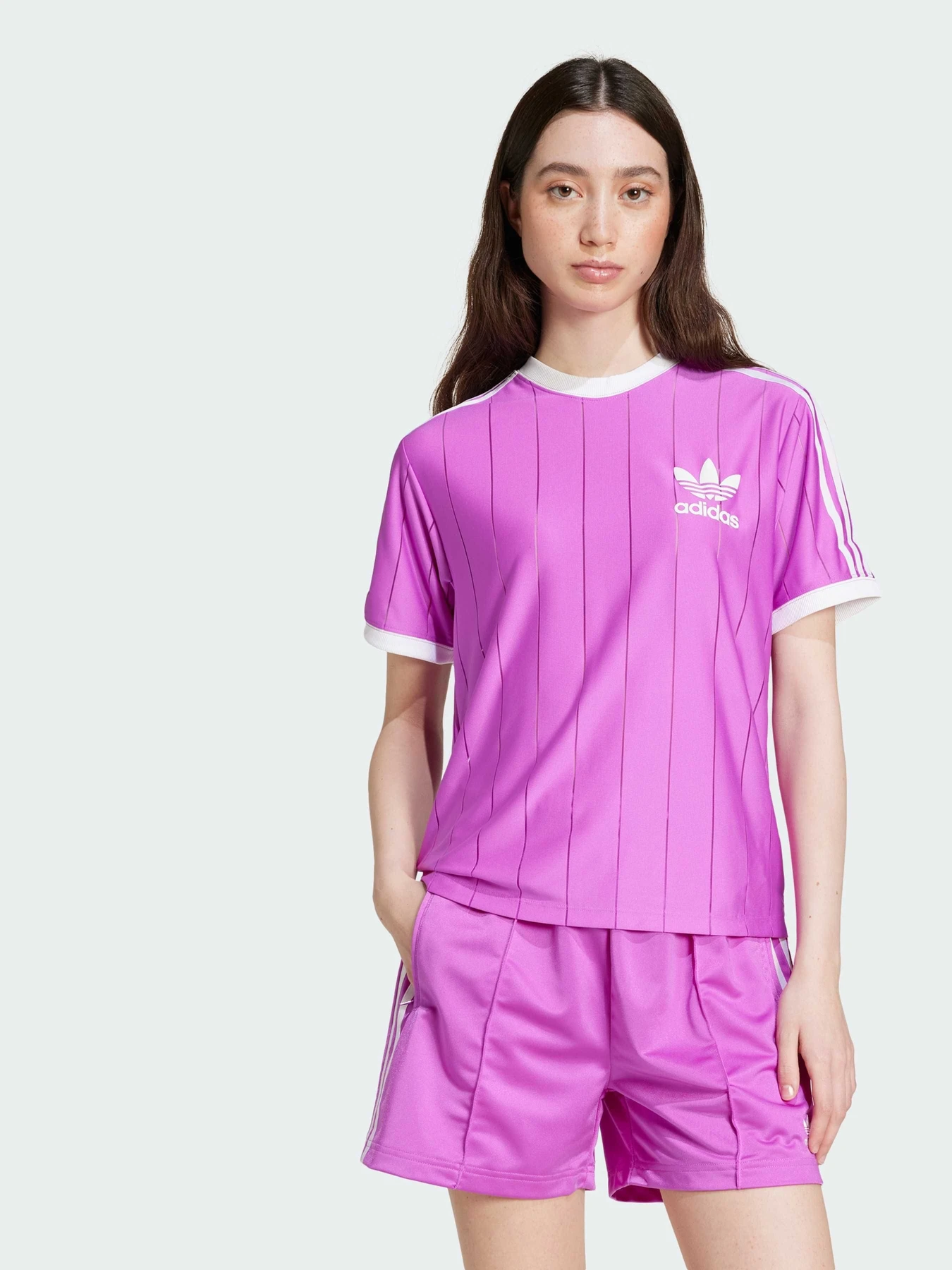 Футболки і поло Adidas Adicolor модель IY7225 Футболки і поло Adidas Adicolor модель IY7225 Фото
