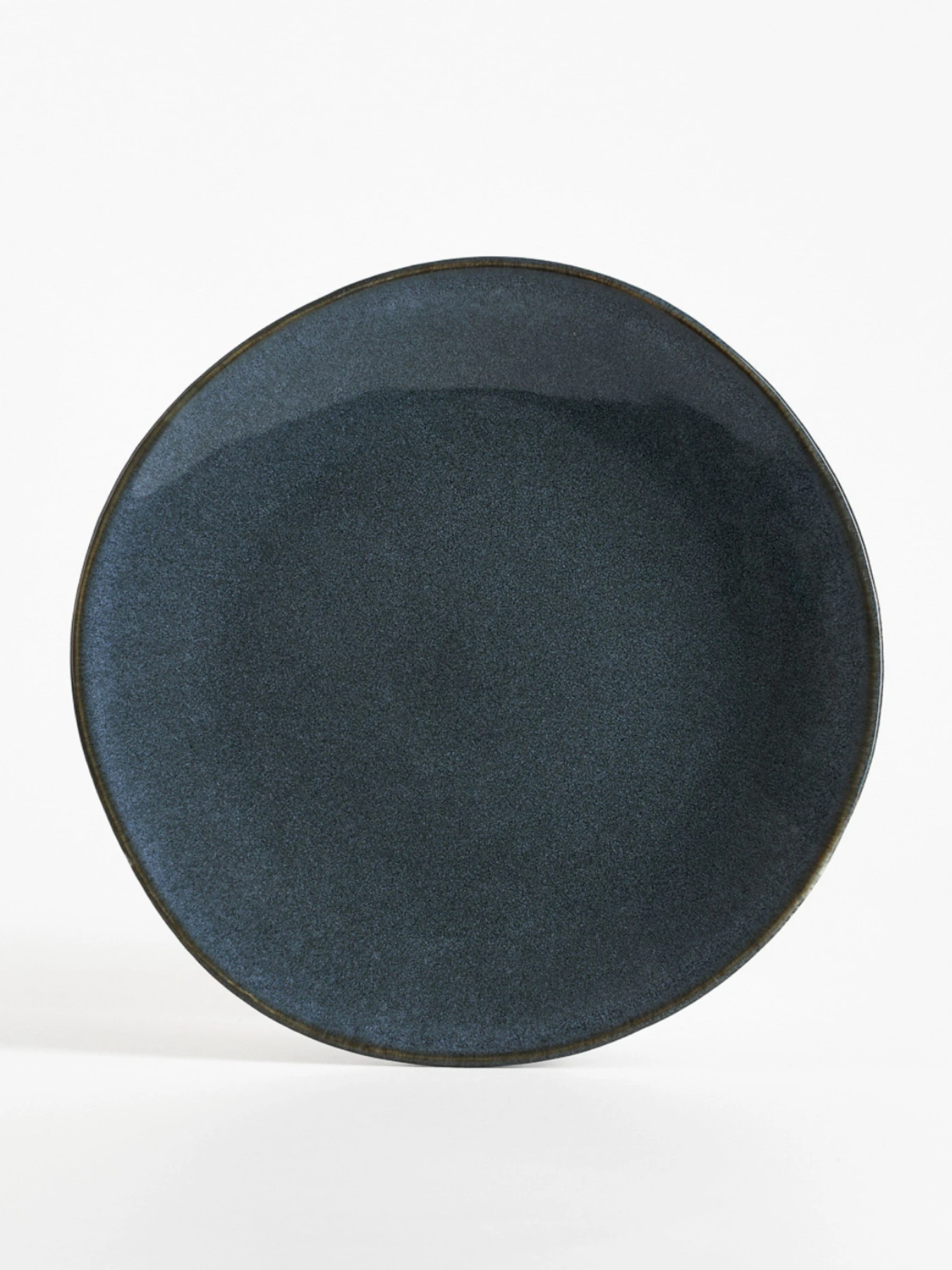 Тарелка "Фьорд" из каменной керамики темно-синяя MBM HOME модель KP-126 DEEP BLUE Тарелка "Фьорд" из каменной керамики темно-синяя MBM HOME модель KP-126 DEEP BLUE Фото
