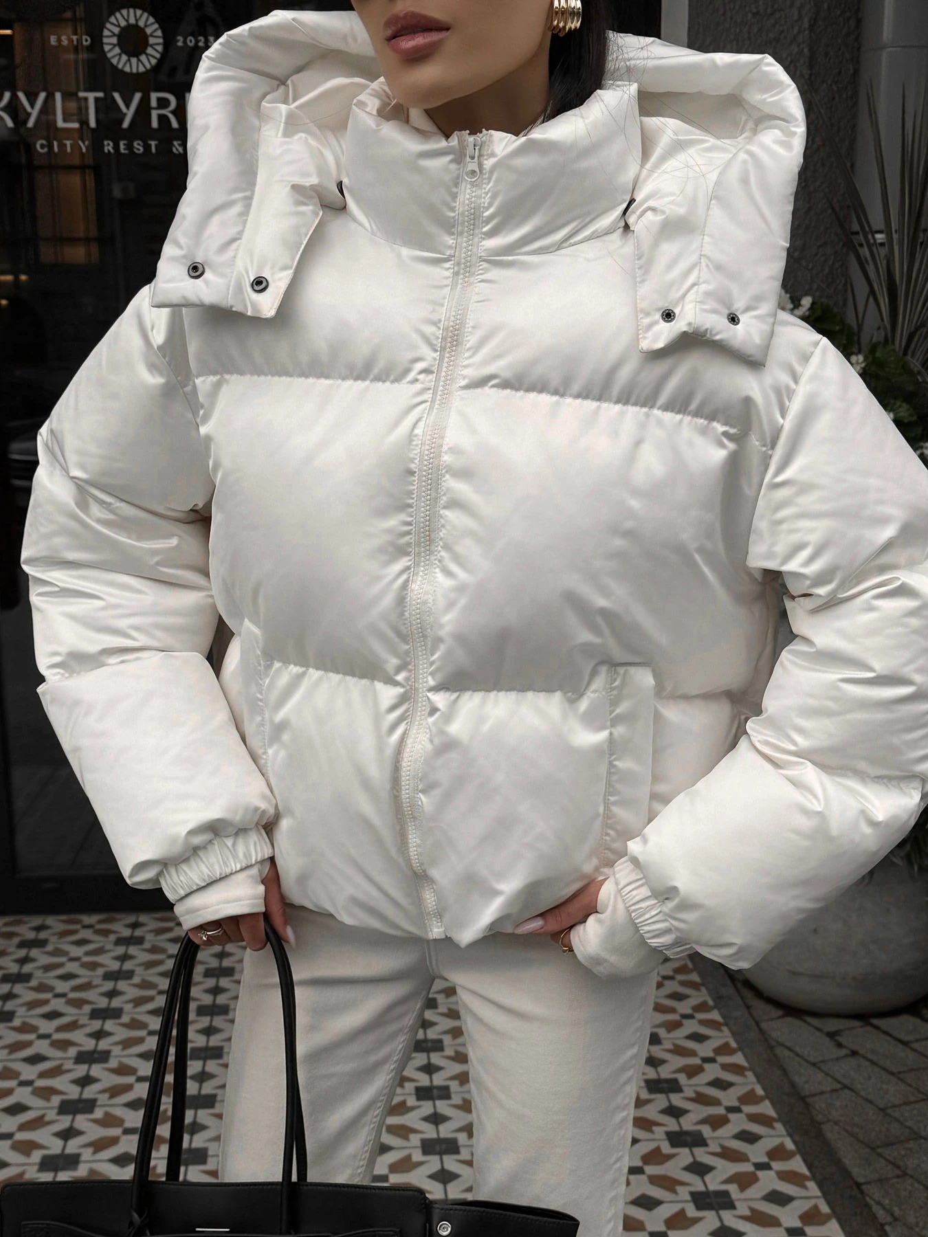 Куртки и дубленки Jadone Fashion модель Pufi_bile Фото
