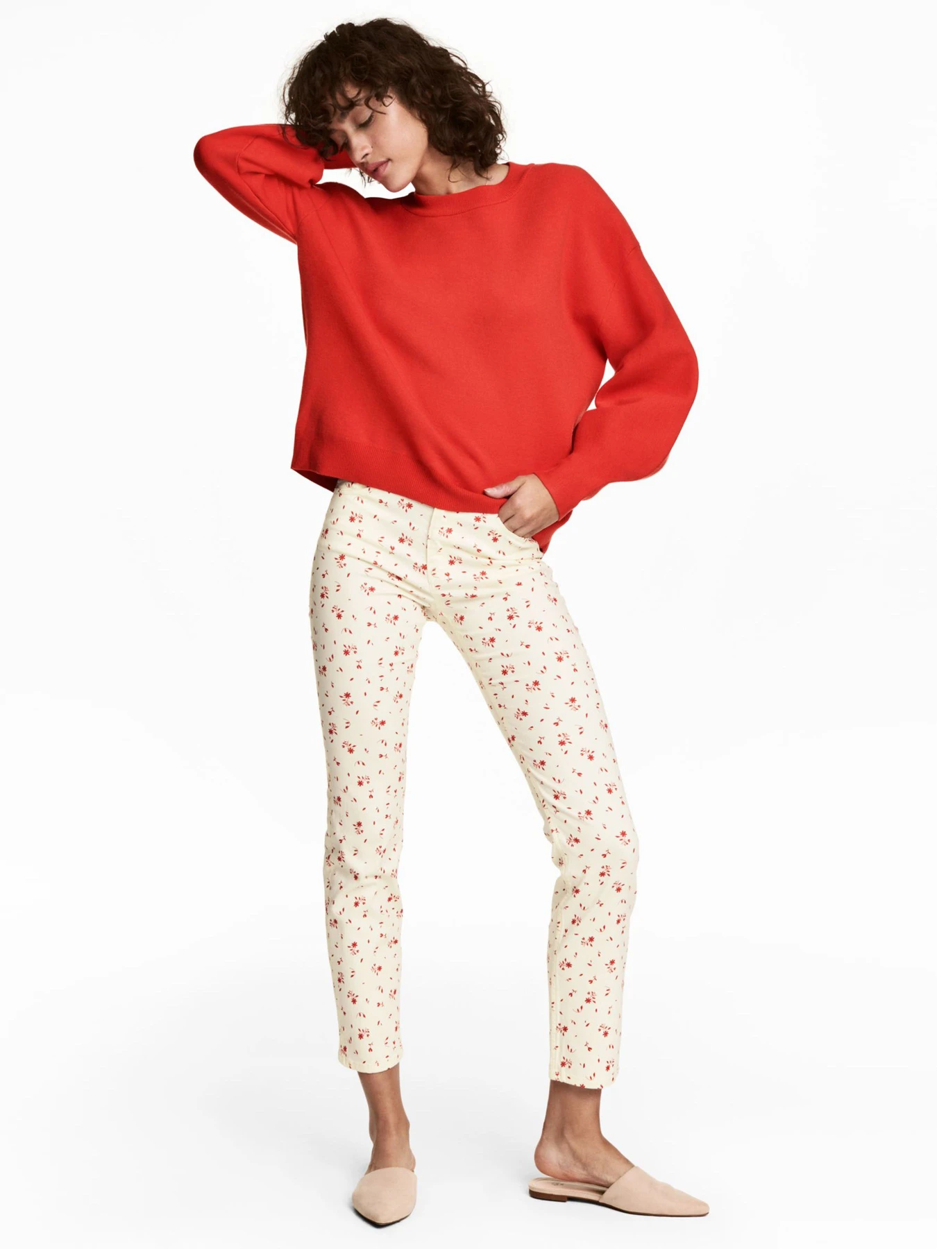 Джинсы H&M модель 5428466RP21_молочный в цветы Фото