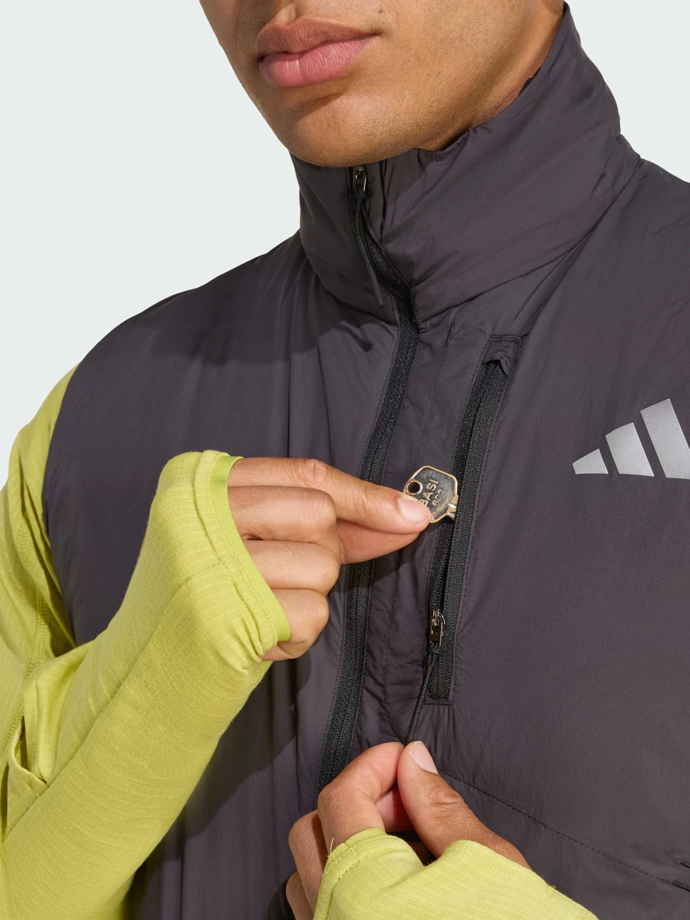 Куртки и дубленки Adidas модель JM5715 Куртки и дубленки Adidas модель JM5715 Фото