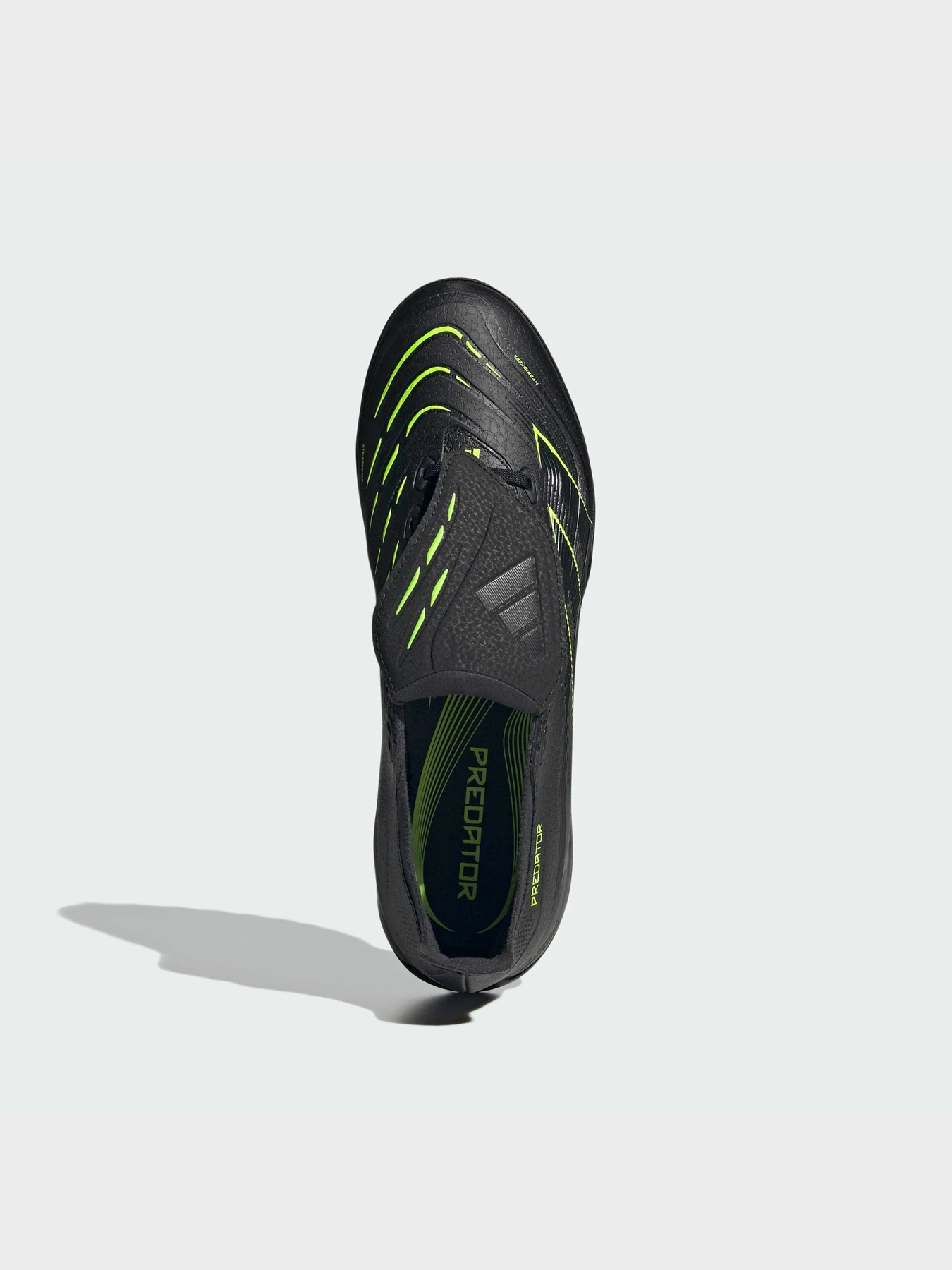 Кросівки Adidas Predator модель JQ1073 Кросівки Adidas Predator модель JQ1073 Фото