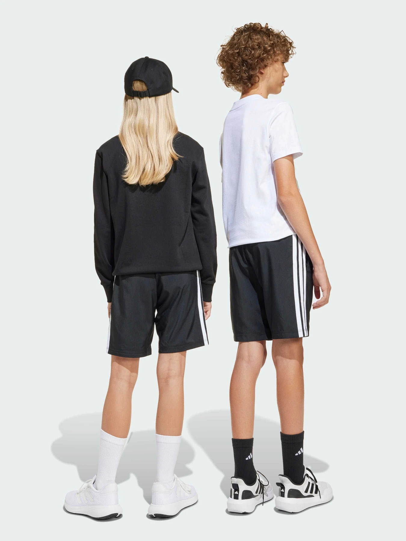 Шорти Adidas Adidas Essentials модель JD8189 Шорти Adidas Adidas Essentials модель JD8189 Фото