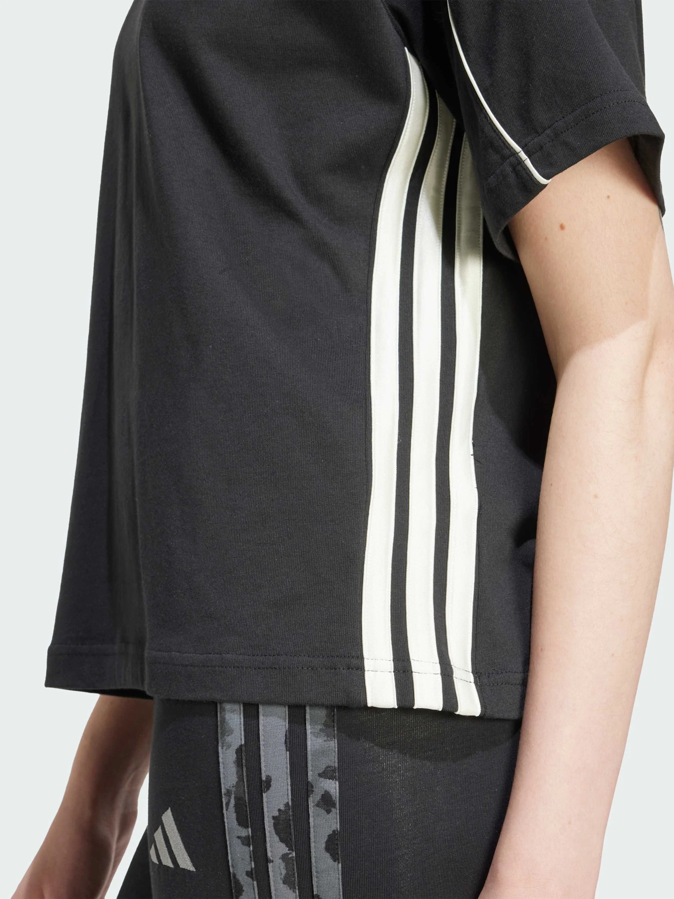 Футболки и поло Adidas модель JV7009 Футболки и поло Adidas модель JV7009 Фото