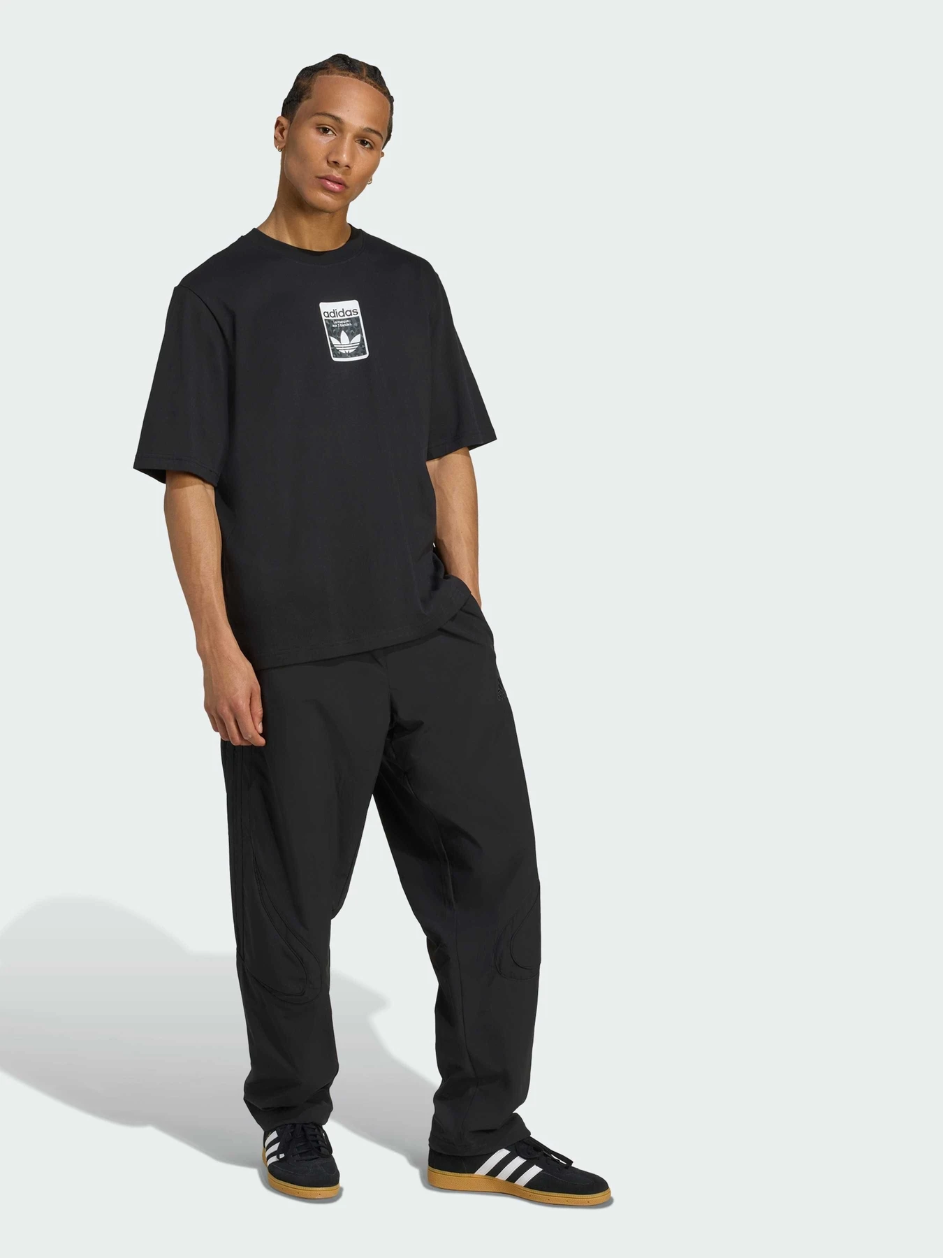 Футболки і поло Adidas Graphics модель JV7569 Футболки і поло Adidas Graphics модель JV7569 Фото