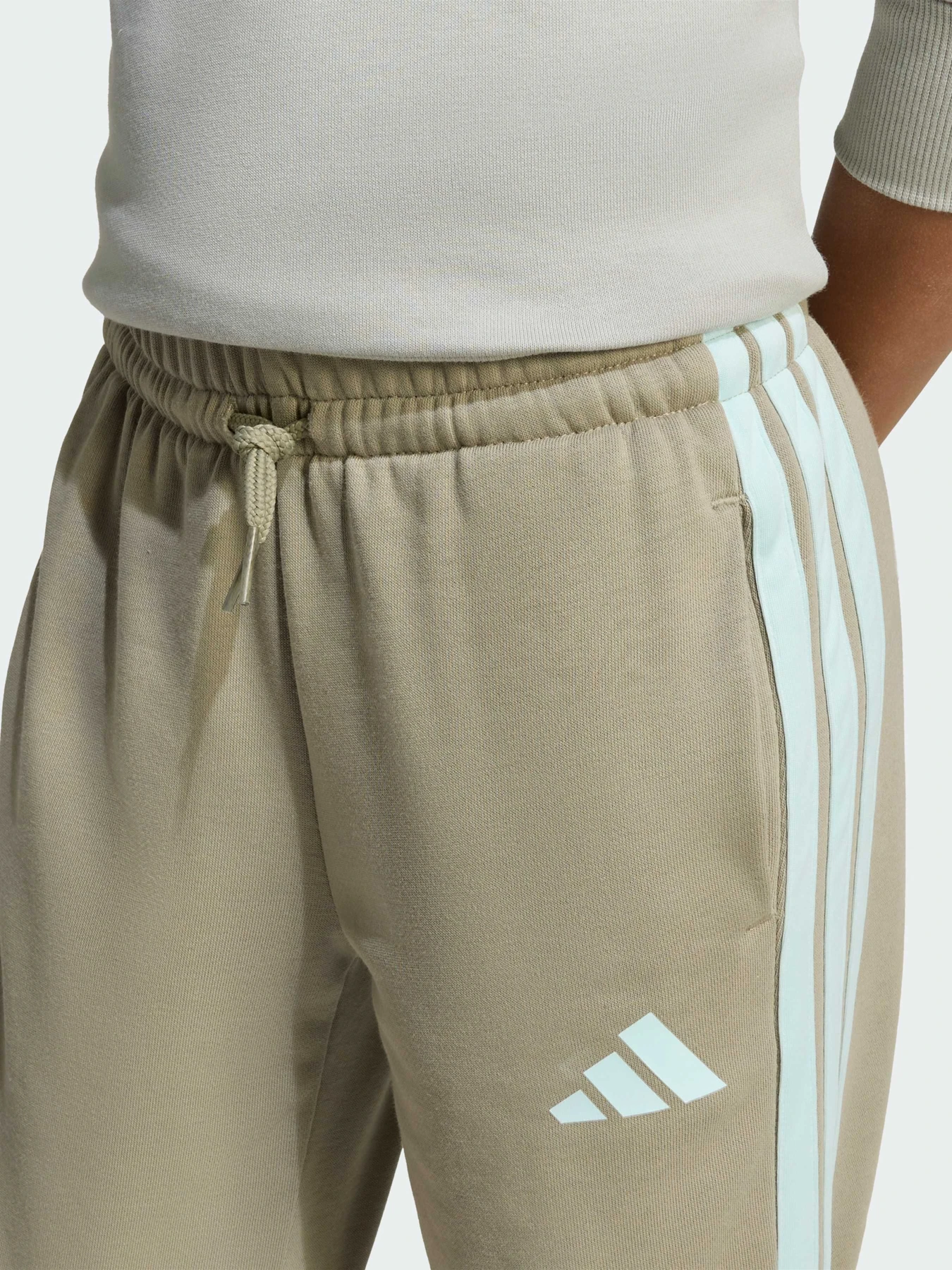 Костюмы Adidas модель JV7951 Костюмы Adidas модель JV7951 Фото