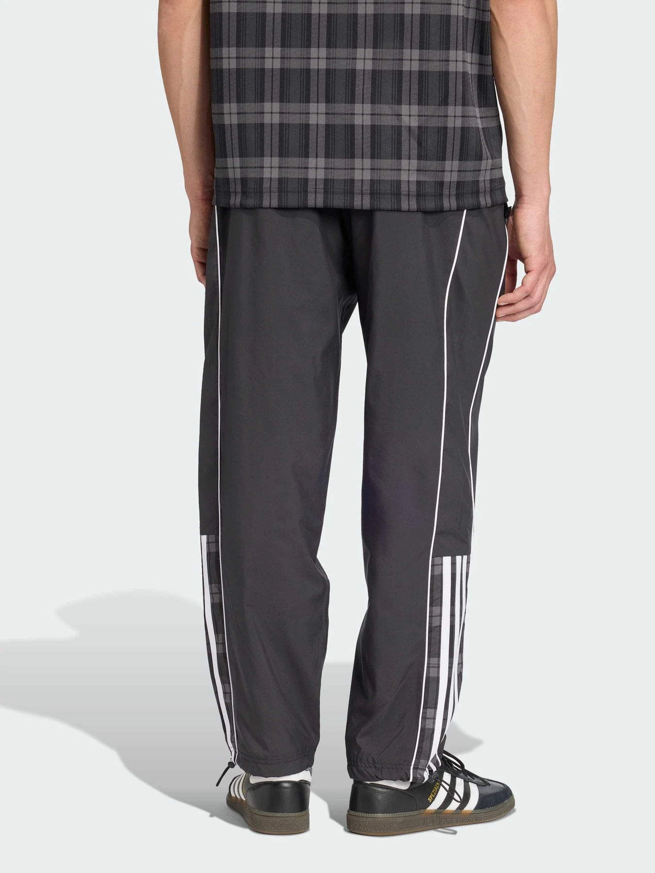 Штани Adidas Graphics модель JV7733 Штани Adidas Graphics модель JV7733 Фото