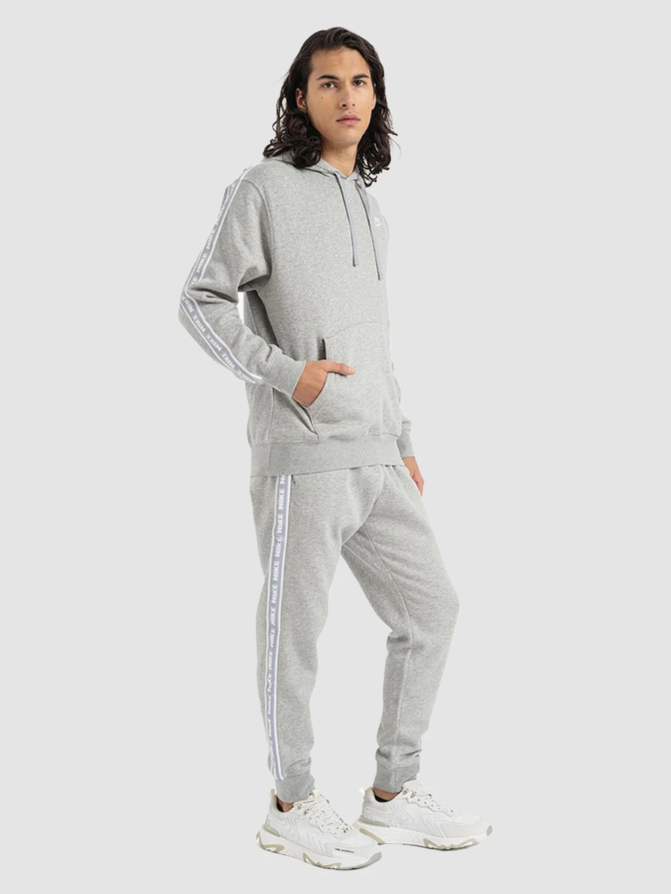 Костюми NIKE Club Fleece Gx Hd Track Suit модель FB7296-063 Костюми NIKE Club Fleece Gx Hd Track Suit модель FB7296-063 Фото