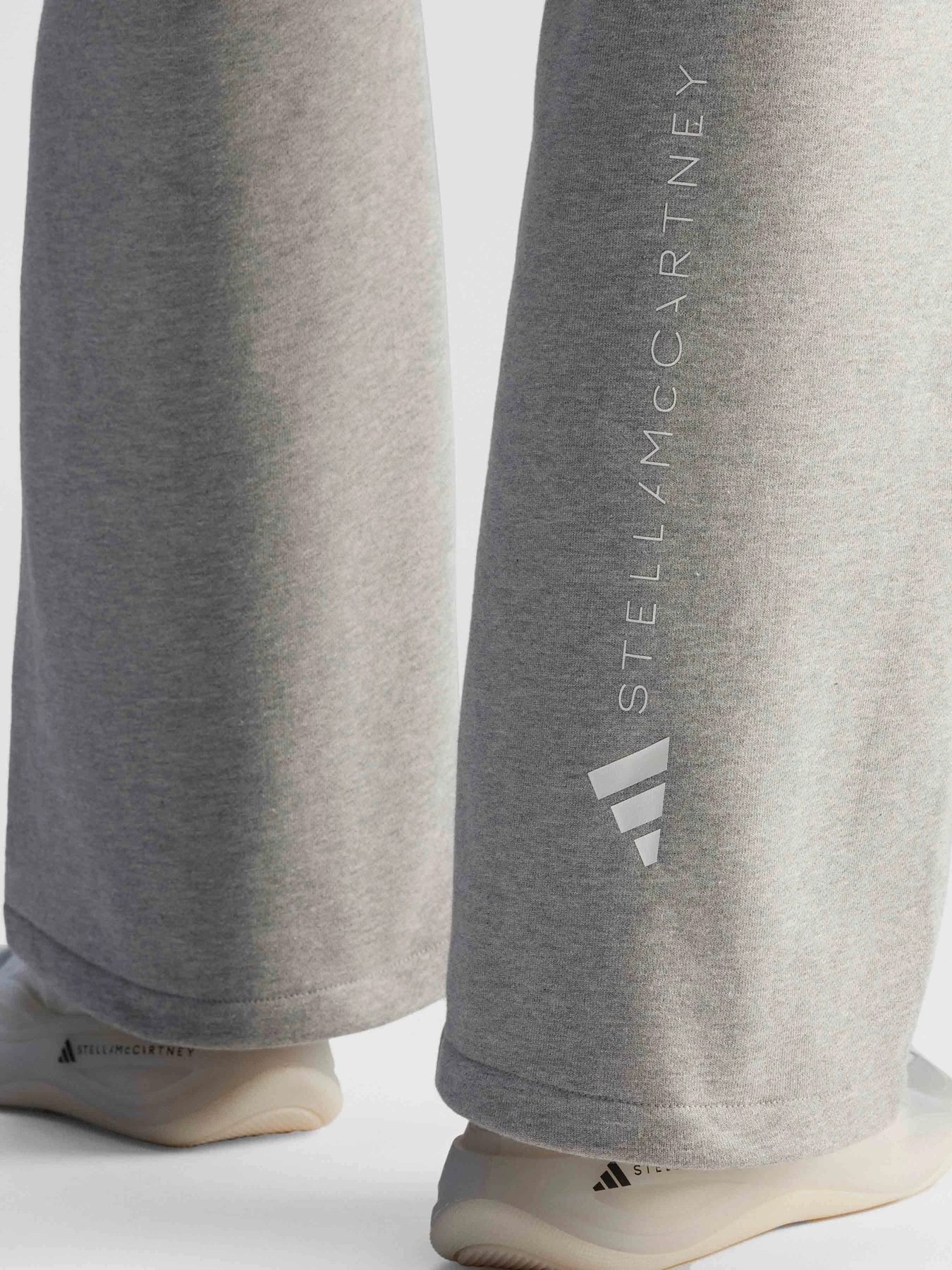 Брюки Adidas модель JG3690 Брюки Adidas модель JG3690 Фото