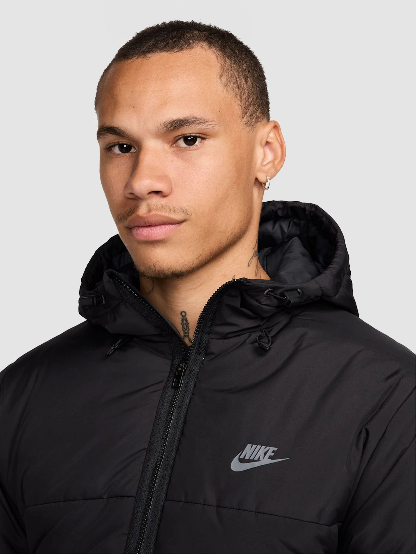 Куртки та дублянки NIKE Sportswear Synthetic-Fill модель HF6825-010 Куртки та дублянки NIKE Sportswear Synthetic-Fill модель HF6825-010 Фото