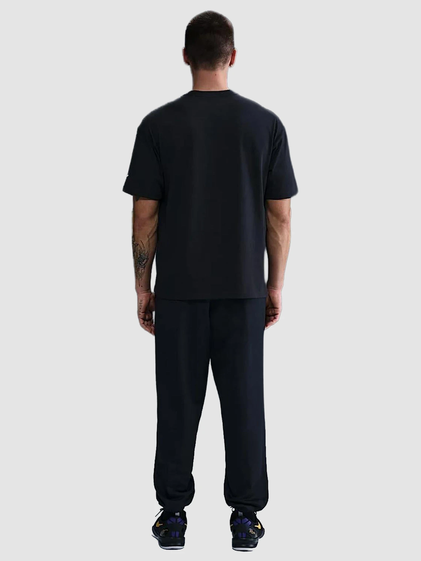 Брюки NIKE Kobe Therma-Fit Basketball Pants модель HJ8113-010 Брюки NIKE Kobe Therma-Fit Basketball Pants модель HJ8113-010 Фото
