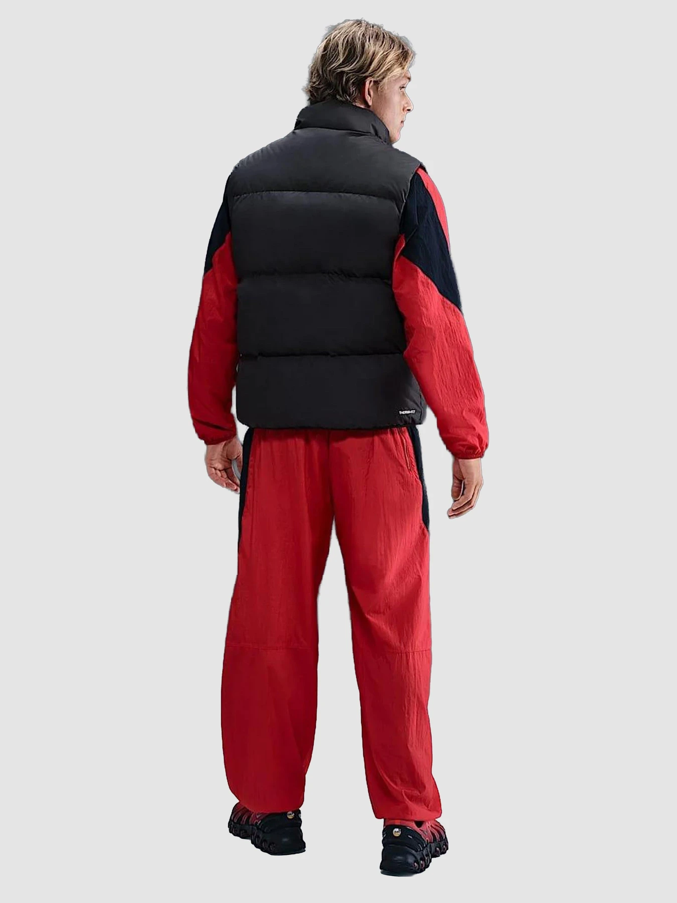 Куртки и дубленки NIKE Club Puffer Black модель IB2977-010 Куртки и дубленки NIKE Club Puffer Black модель IB2977-010 Фото