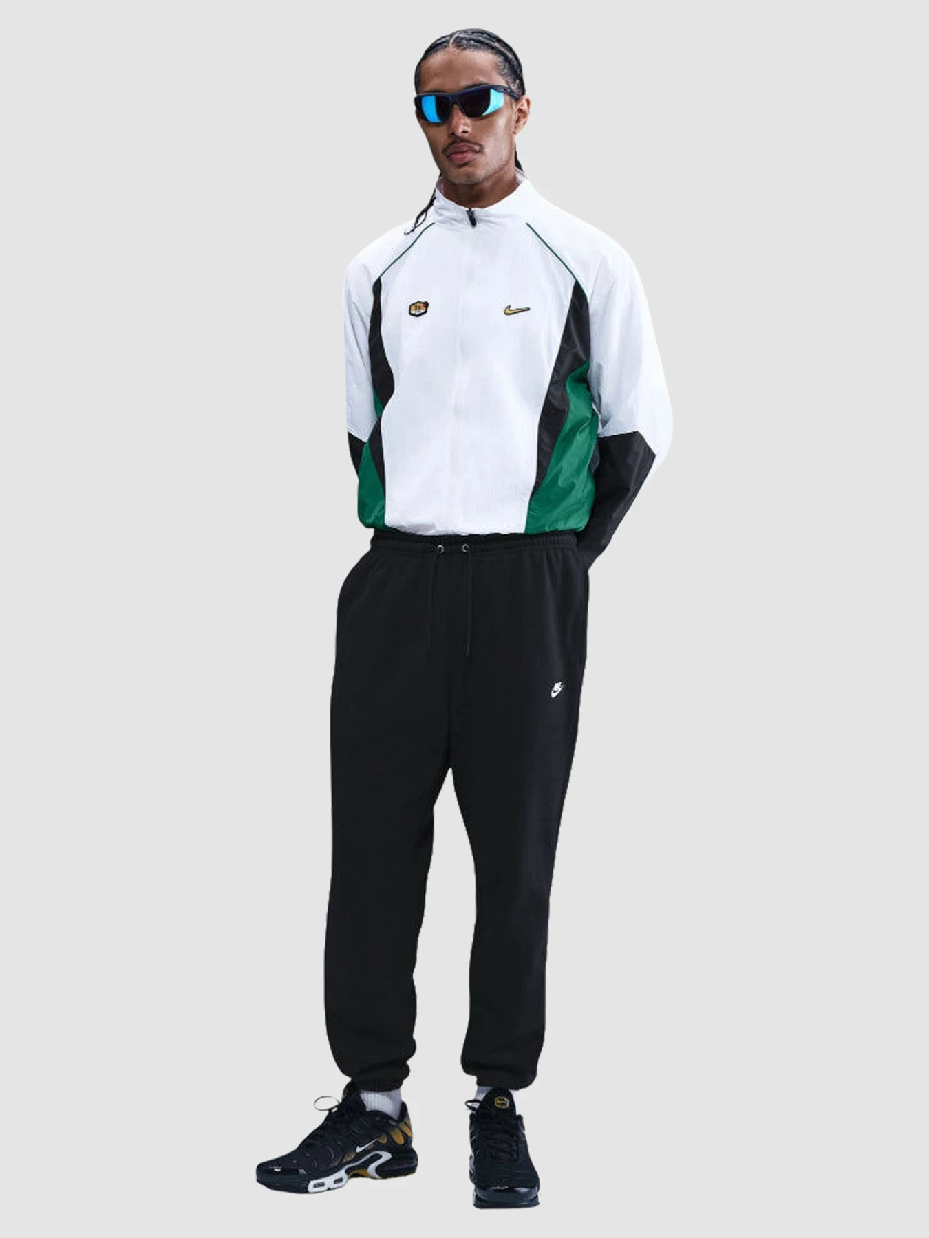 Брюки NIKE Club Cuffed Brushed Fleece модель FN3808-010 Брюки NIKE Club Cuffed Brushed Fleece модель FN3808-010 Фото