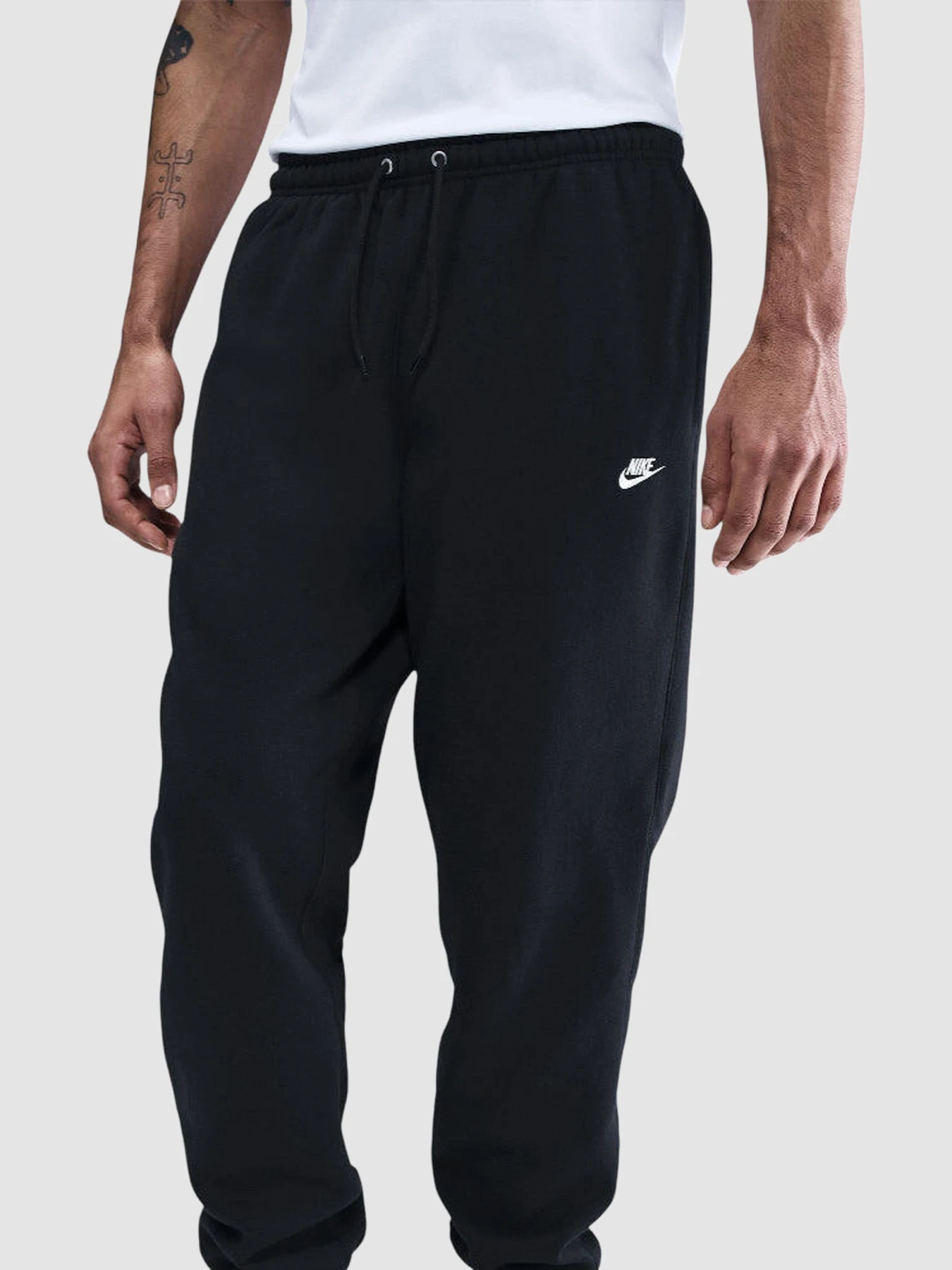 Брюки NIKE Club Cuffed Brushed Fleece модель FN3808-010 Брюки NIKE Club Cuffed Brushed Fleece модель FN3808-010 Фото